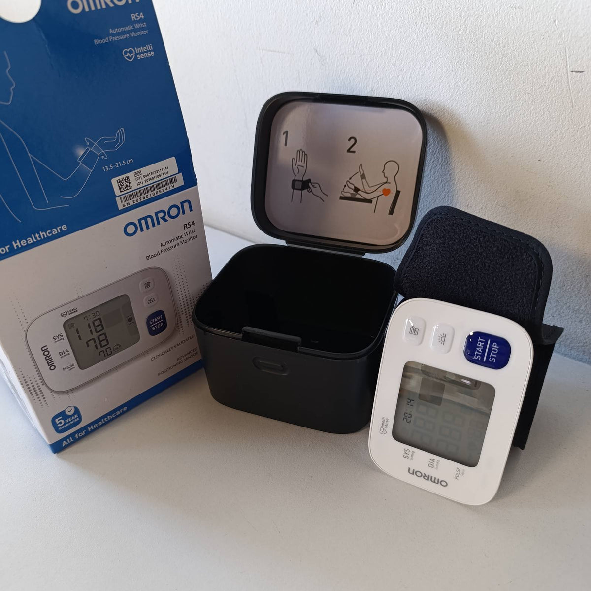 315913 - OMRON Monitor automatik i tensionit të gjakut RS4, fitues i testit Stiftung Warentest 11/2023, i validuar klinikisht, me memorie