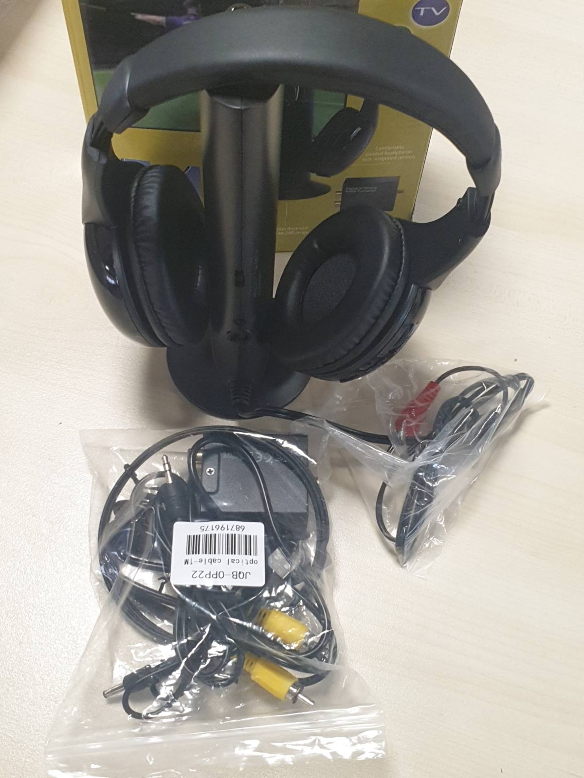 268330 - QUEENIE Kufje televizive pa tel me radio FM dhe monitor, dekoder dixhital, mbi vesh, të pajtueshme me kompjuter dhe televizor