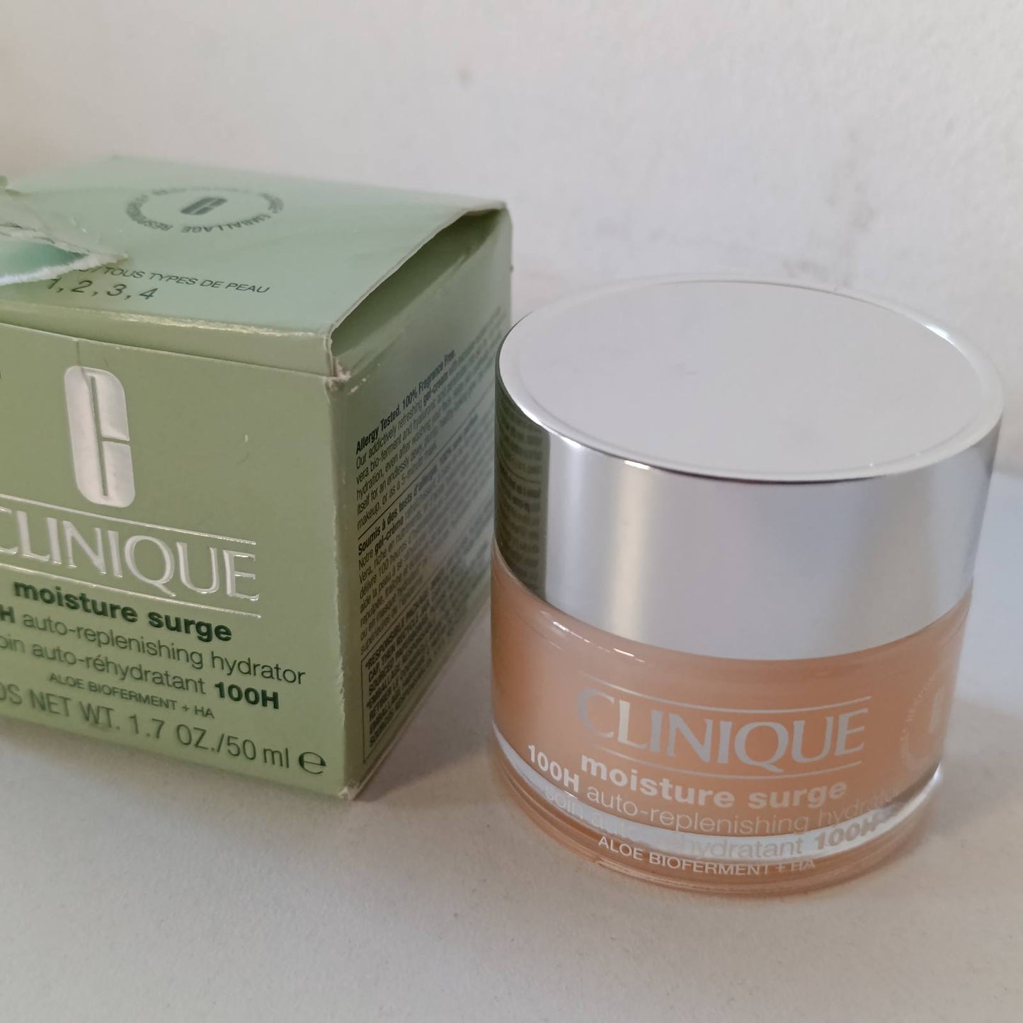 316276 - CLINIQUE Krem hidratues Moisture Surge 100H (pa vaj, me acid hialuronik dhe bioferment aloe vera, për të gjitha llojet e lëkurës)