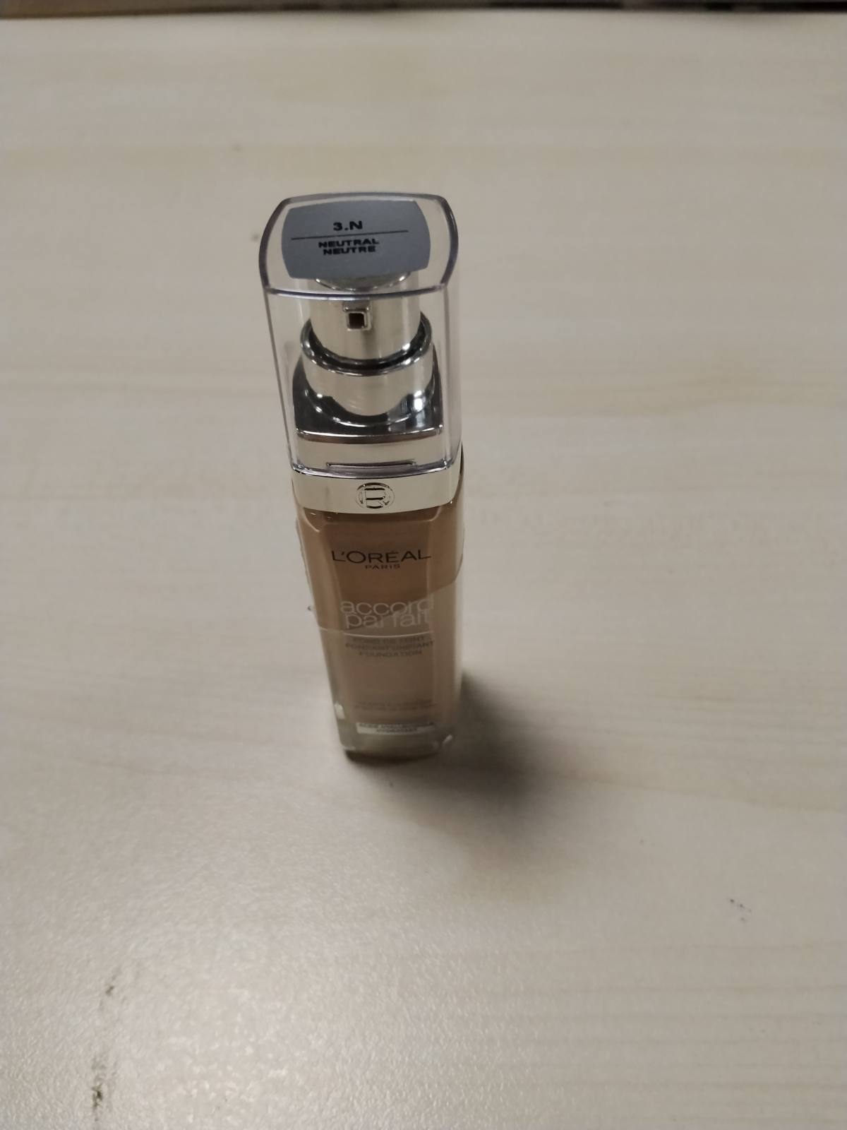317886 - L'ORÉAL PARIS Fondatinë e lëngshme, Hidratim 24 orësh, Formulë me acid hialuronik, Të gjitha llojat e lëkurës, Përputhje perfekte, Nuanca: Bezhë krem (3.N), 30 ml