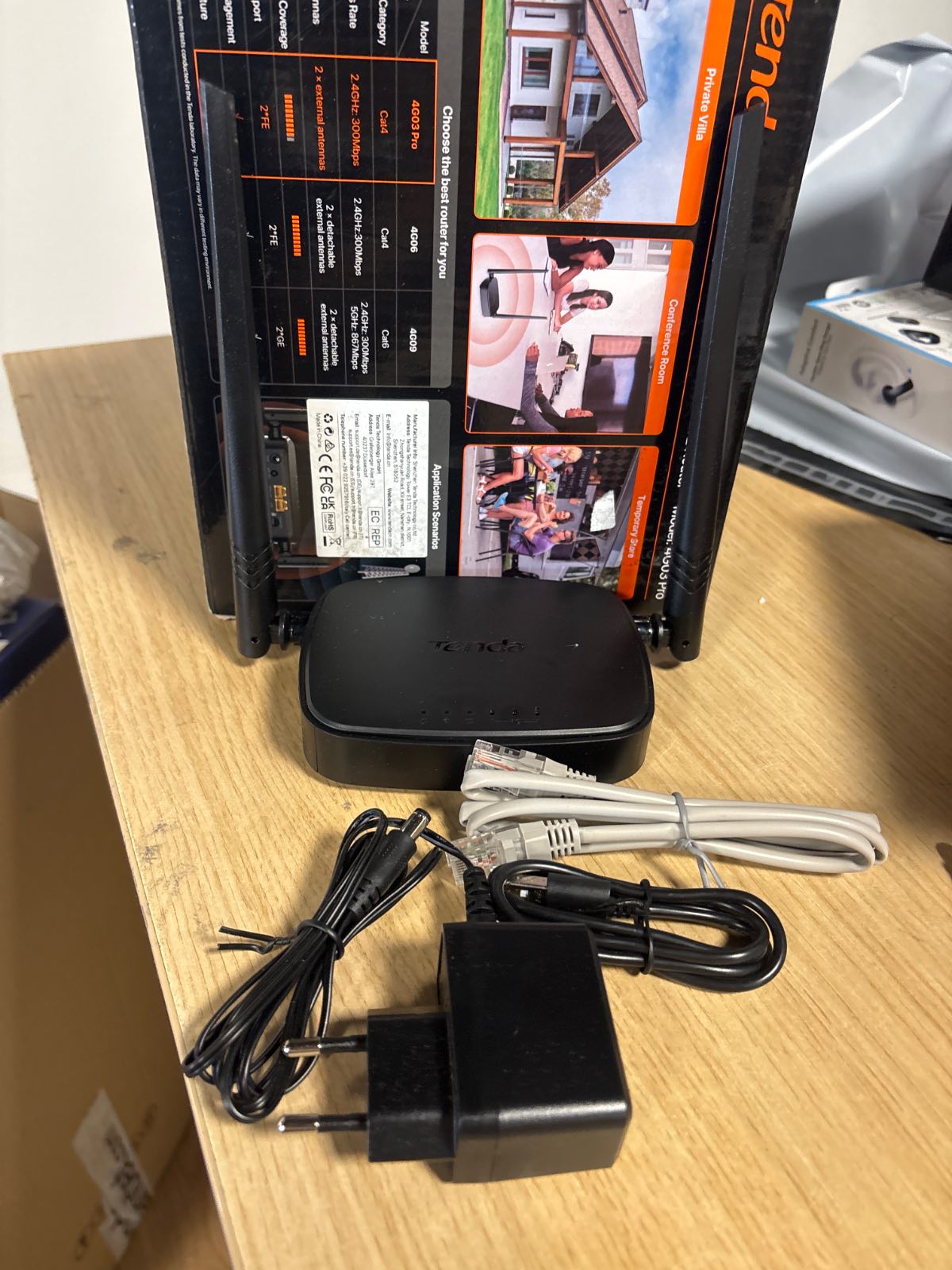 268205 - TENDA Router 4G03 Pro LTE, Kartë SIM për Router WiFi Mobile (4G Cat4 deri në 150 Mbps, 300 Mbps 2.4GHz), Porta USB-DC dhe LAN/WAN, deri në 32 pajisje, Kontroll Prindëror