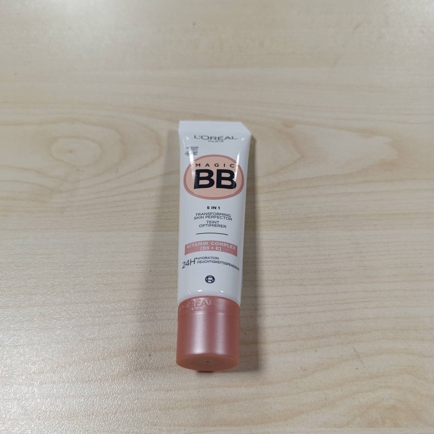 318538 - L'ORÉAL PARIS Krem Dite Ushqyes dhe Grim Magic BB, BB Krem Hidratues 1-24H, Medium Light, 30ml