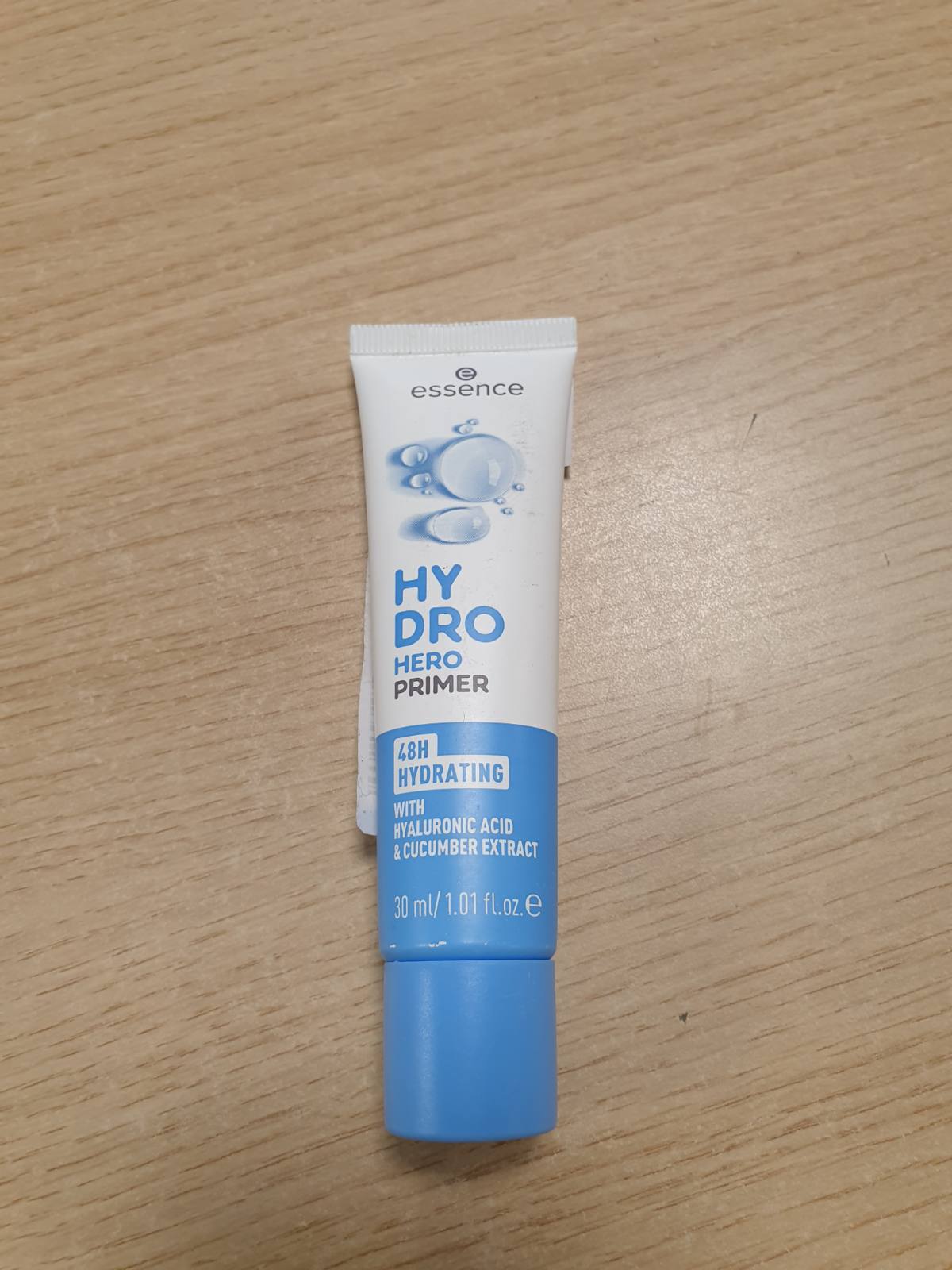 319102 - ESSENCE HYDRO HERO PRIMER, i bardhë, hidratues, 30 ml