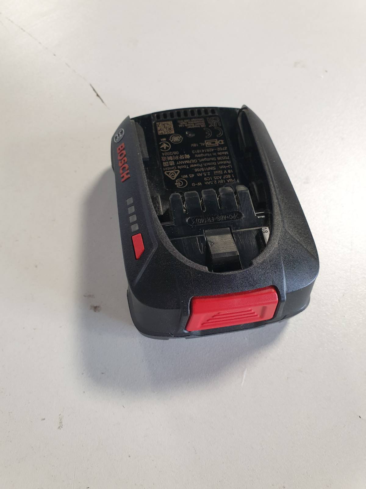 316331 - BOSCH Bateri zëvendësuese PBA 18V 2.5Ah WB, kapacitet i lartë për kohë më të gjatë funksionimi; i pajtueshëm me të gjitha pajisjet 18V Power for All