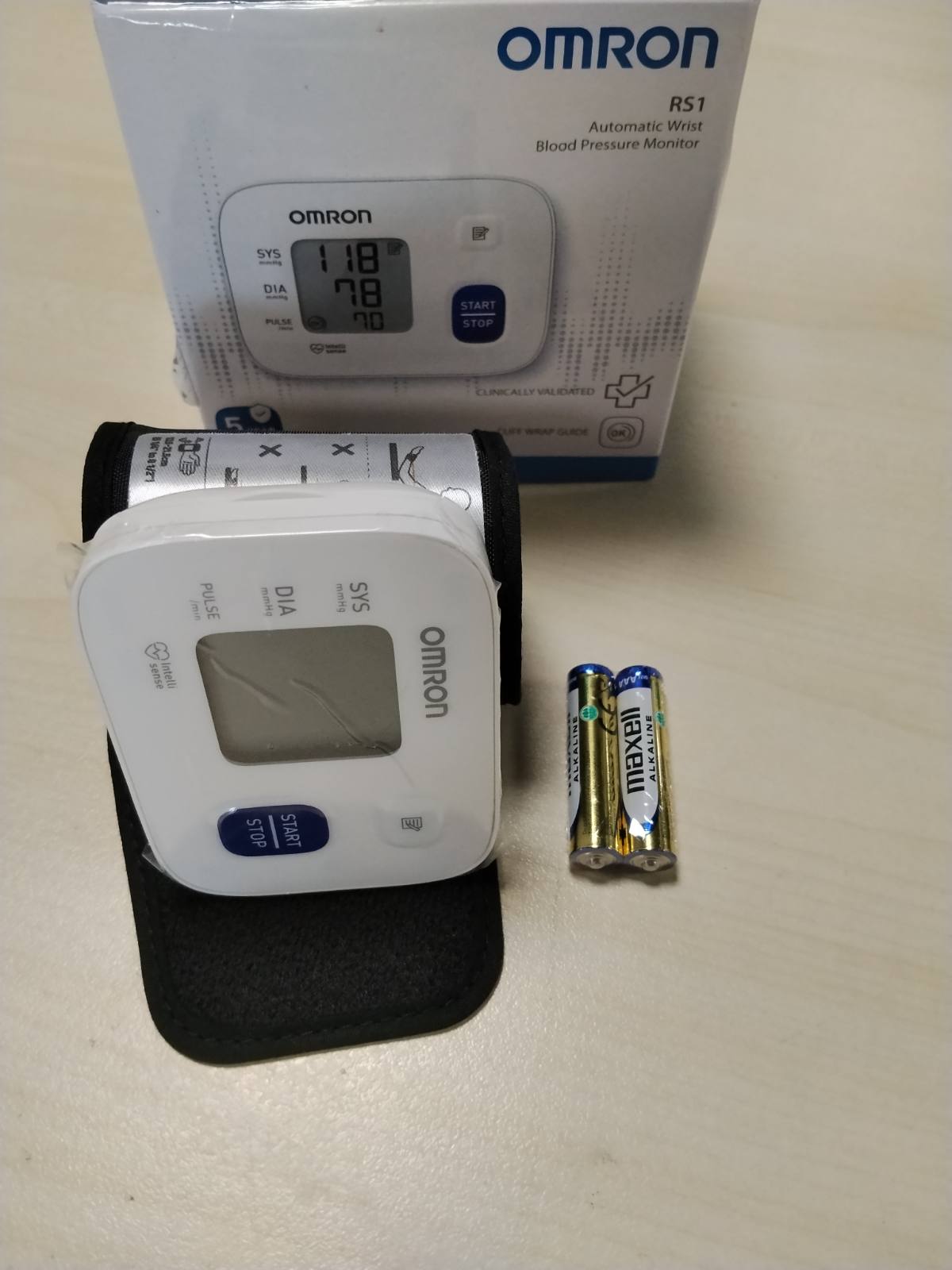 316355 - OMRON Monitor dixhital i tensionit të gjakut për kyçin e dorës RS1, i validuar klinikisht, manshetë 13.5-21.5 cm