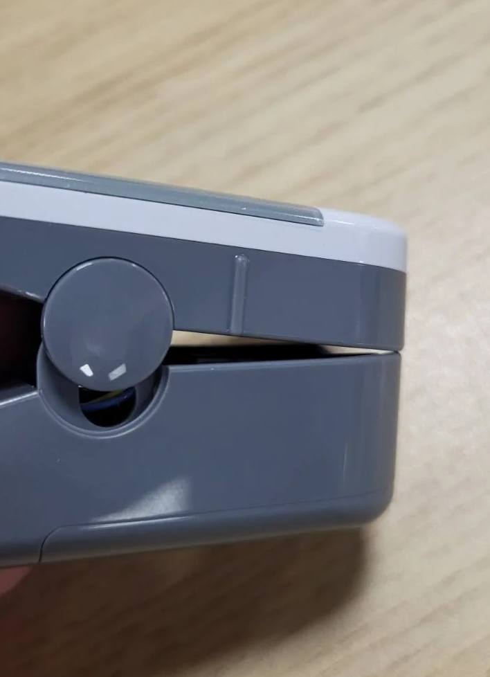 316290 - MEDISANA PM 100 Oksimetër pulsi, oksimetër gishti për matjen e ngopjes së oksigjenit në gjak, monitor pulsi me ekran OLED