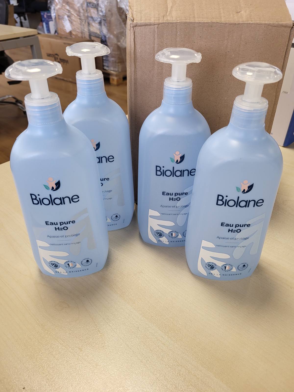 316308 - BIOLANE Pako me 4 shishe uji të pastër H2O, 750ml secila, pastrues për fytyrën, trupin dhe zonën e pelenave të foshnjës, nuk ka nevojë për shpëlarje