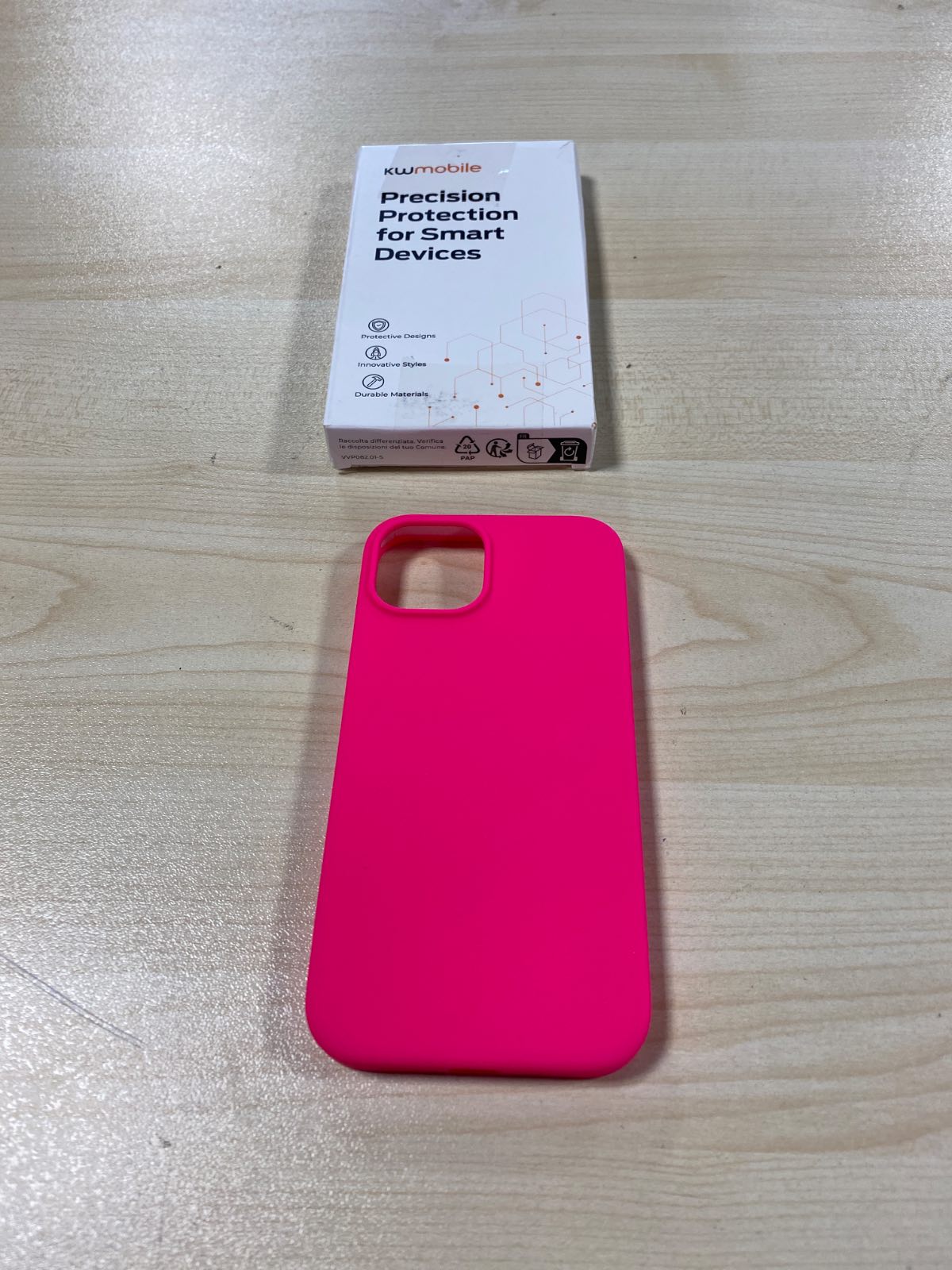 320674 - kwmobile Mbrojtëse për Apple iPhone 14, Mbrojtëse e hollë me shtresë të butë, Rozë neoni