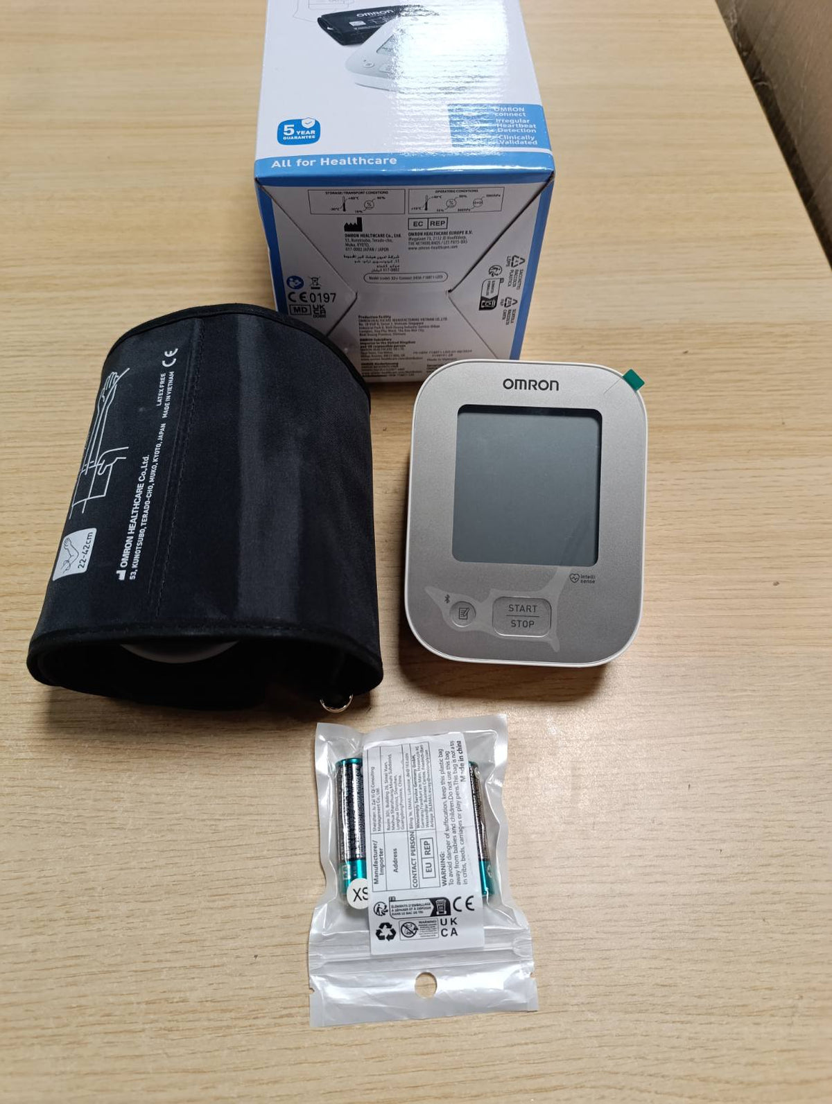 316141 - OMRON X2+ Connect, monitor tensioni i gjakut për krahun e sipërm, validuar klinikisht, Bluetooth, manshetë universale 22-42 cm