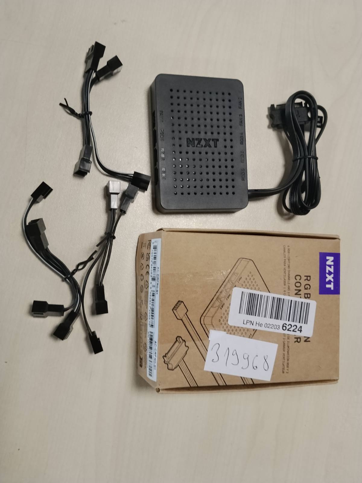 319968 - NZXT KONTROLLUES RGB DHE VENTILATORI - AC-CRFR0-B1, 6 KANALE NDRIÇIM RGB, 3 KANALE VENTILATORI, PERSONALIZIM NDRIÇIMI RGB, E ZEZË
