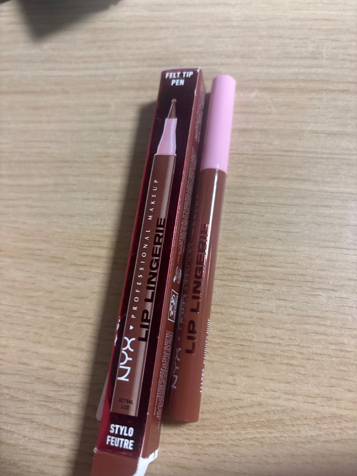 318403 - NYX PROFESSIONAL MAKEUP - Lip Lingerie Lipliner - Laps Buzësh i Papërshkueshëm nga Uji - Ngjyra: Naughty Nude
