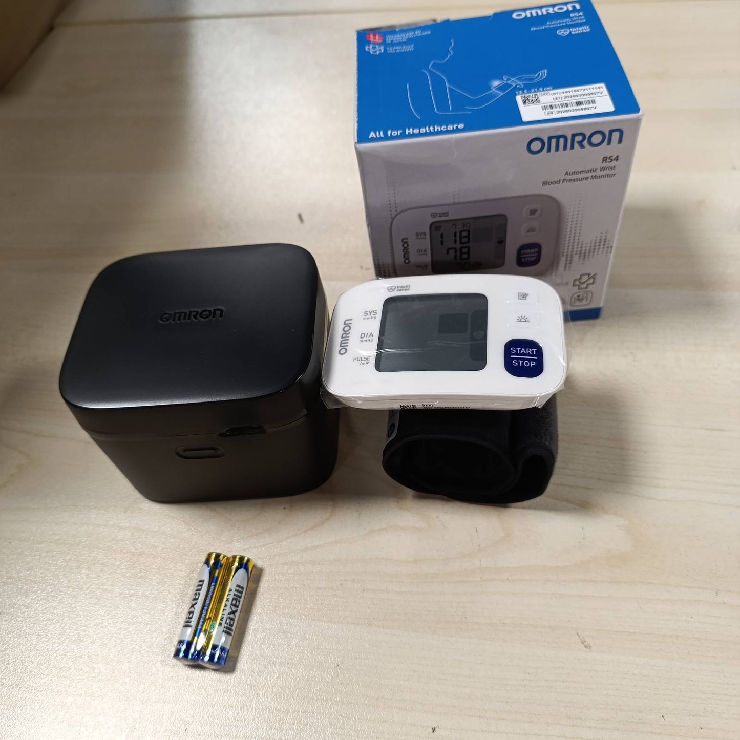 275190 - OMRON RS4, monitor automatik i tensionit të gjakut për kyçin e dorës, fitues i testit Stiftung Warentest 11/2023, i validuar klinikisht, me memorie, sensor pozicionimi për matje të saktë, kontroll i përshtatshmërisë së manshetës