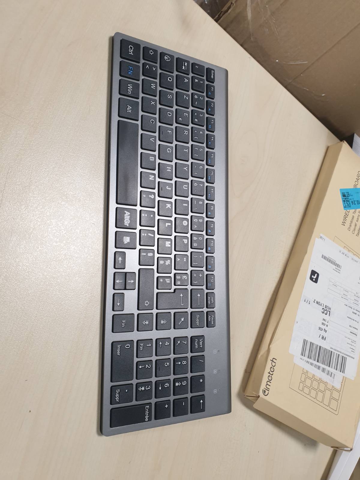 273539 - CIMETECH Tastierë pa tel, tastierë franceze AZERTY me marrës Nano USB 2.4GHz, ergonomike, e pajtueshme me Windows/MacOS, laptop PC - gri