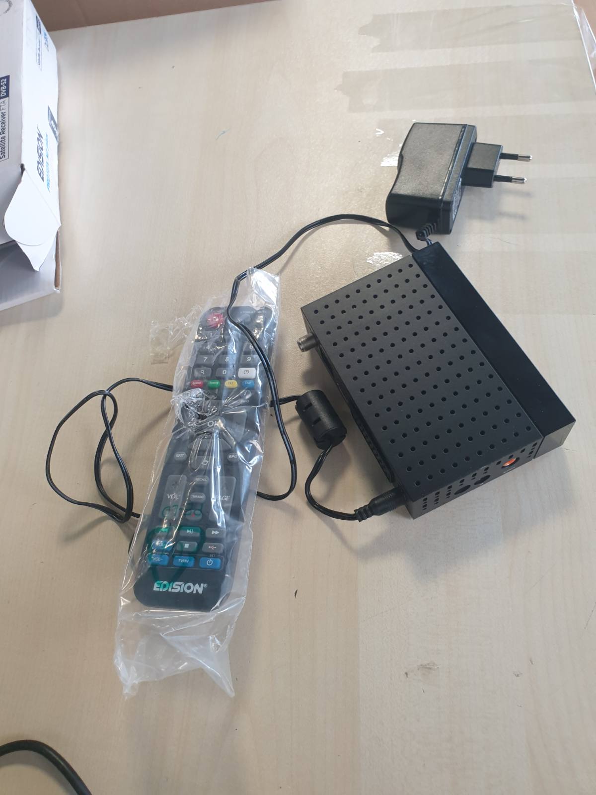 276506 - EDISION Proton S2 Plus Full HD DVB-S2 FTA, mbështetje Unicable, mbështetje USB Wi-Fi, LAN, HDMI, SCART, SPDIF, IR, USB Media Player, telekomandë universale 2-në-1