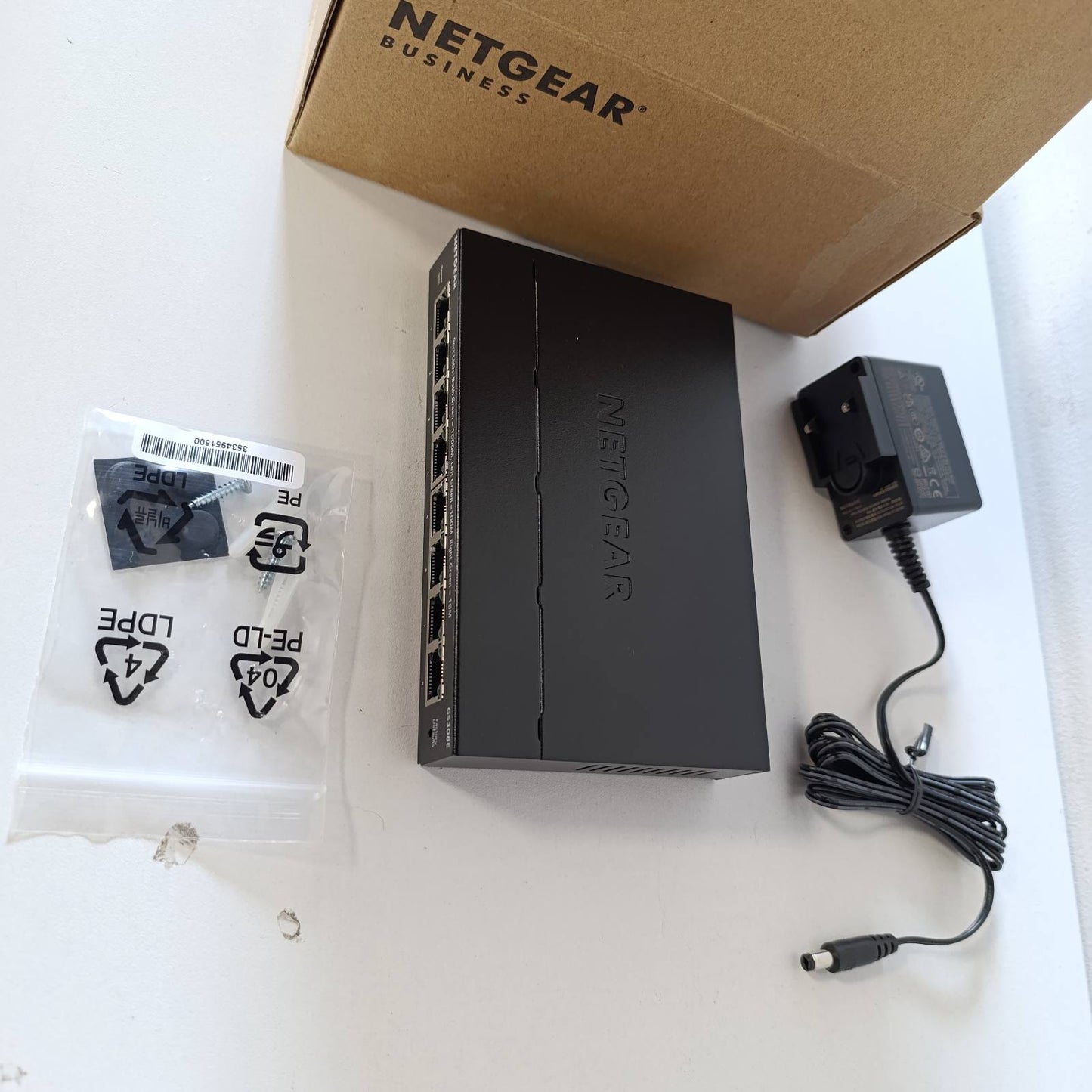 273386 - NETGEAR Ndërprerës i Menaxhuar GS308E, Ndërprerës LAN me 8 Porta Gigabit Ethernet, IGMP Snooping, QoS, VLAN, Pa Ventilator, Kuti Metalike e Fortë, e Zezë