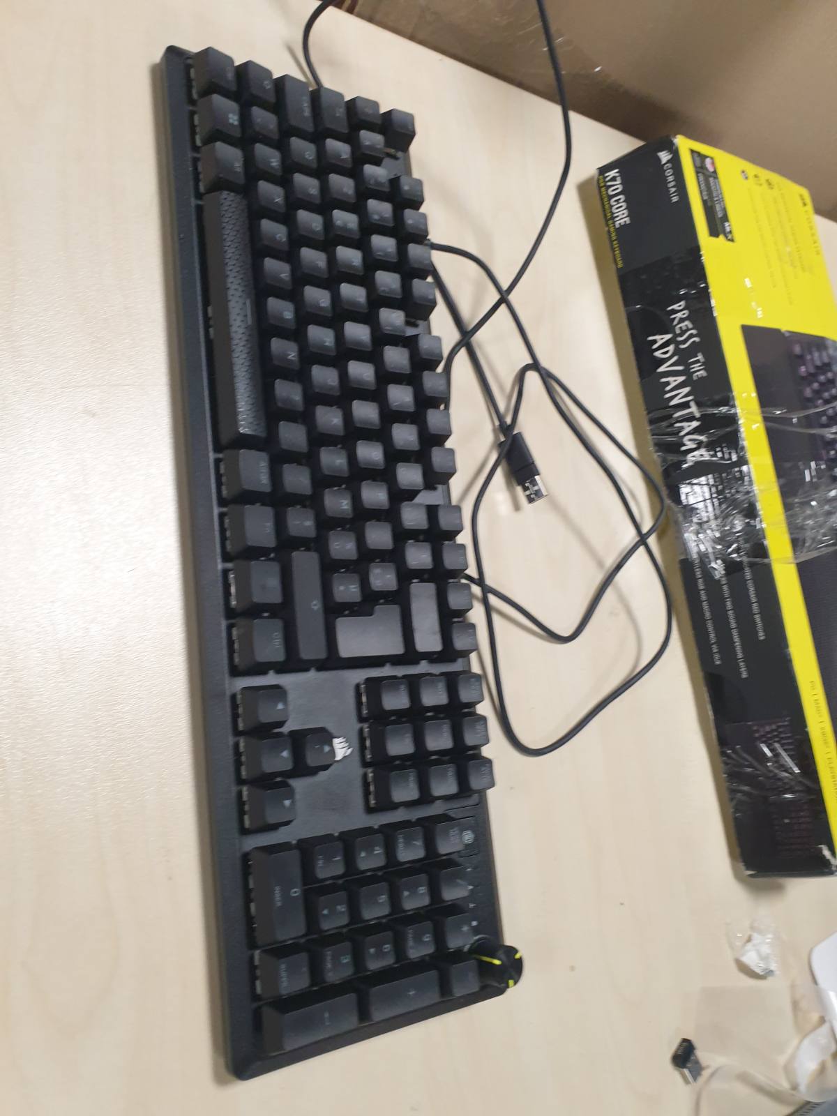 272757 - CORSAIR Tastierë mekanike për lojëra K70 Core RGB (AZERTY FR) – E zezë