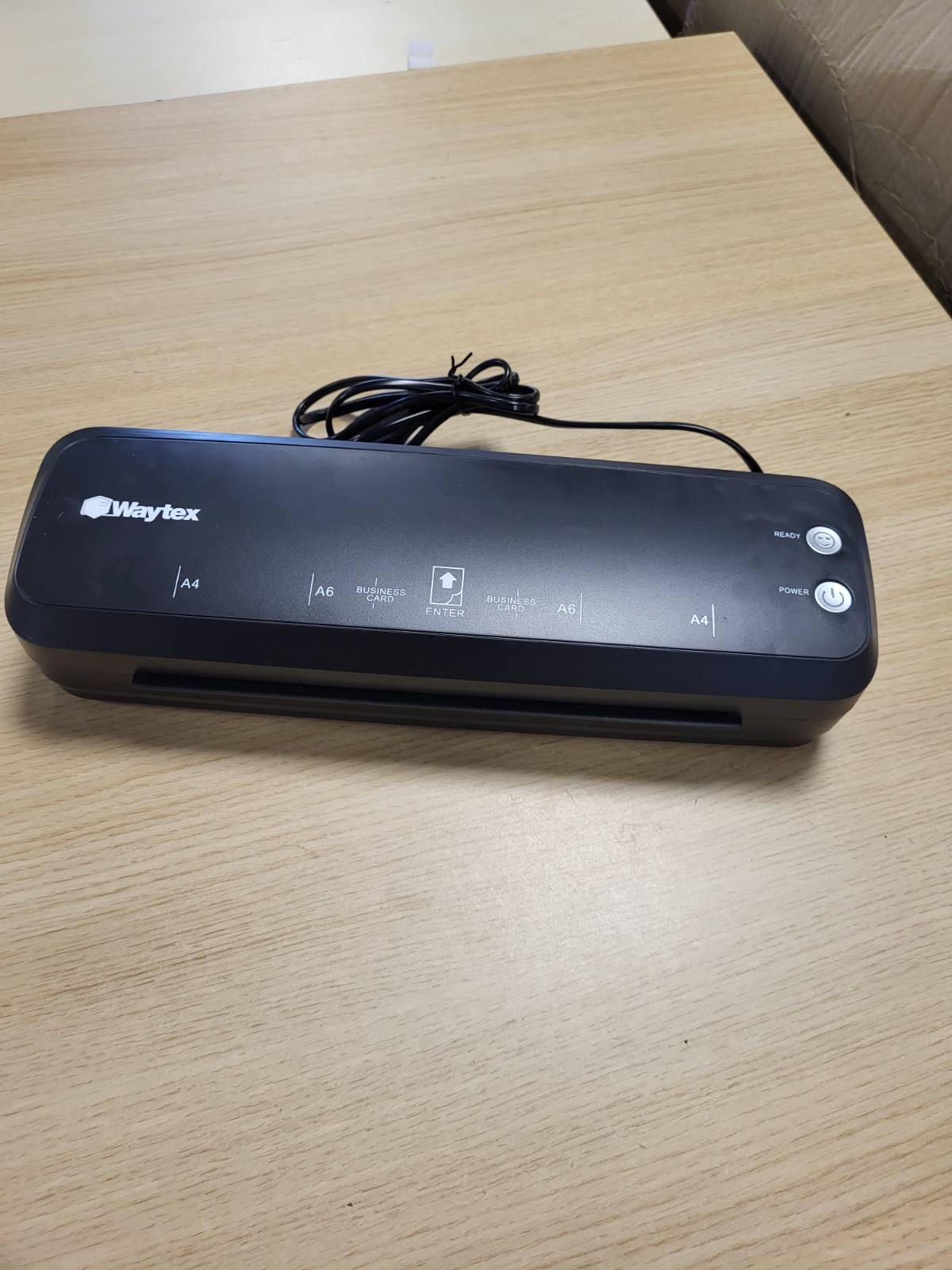 276640 - Laminator A4 250 mikronësh - Laminim i nxehtë dhe i ftohtë, Shpejtësi 25 cm/min, i pajtueshëm me qese dhe karta A4/A5/A6, Levë kundër bllokimit