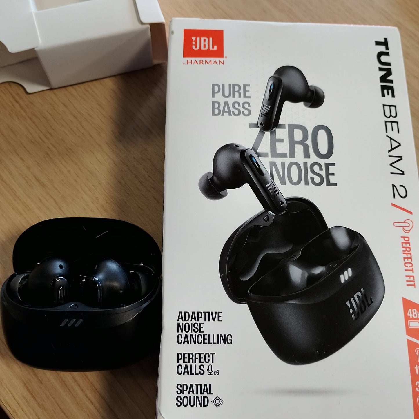 272992 - JBL TUNE BEAM 2, Kufje pa tel Bluetooth, Anulim zhurmash, Jetëgjatësi baterie 48 orë, Rezistencë ndaj ujit dhe pluhurit IP54, Lidhje me shumë pika, Dizajn brenda këmbës, E zezë