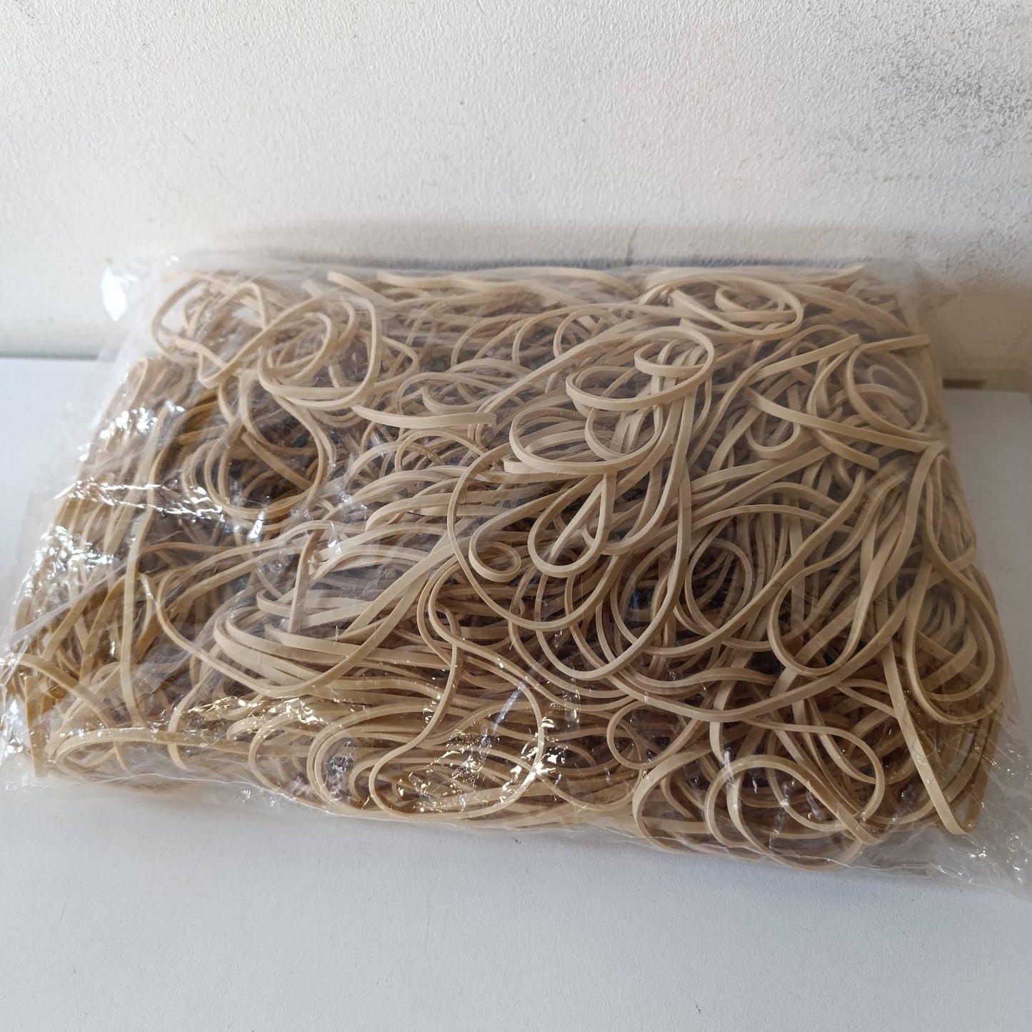 274448 - PRODUKTE PËR ZYRË Shirita gome Diametri: 130 mm, Ngjyra: Natyrale/Bezhë, Pesha: 1000 g - 1 kg, Shirita gome për përdorim shtëpiak, Unaza gome, Gomë 60%