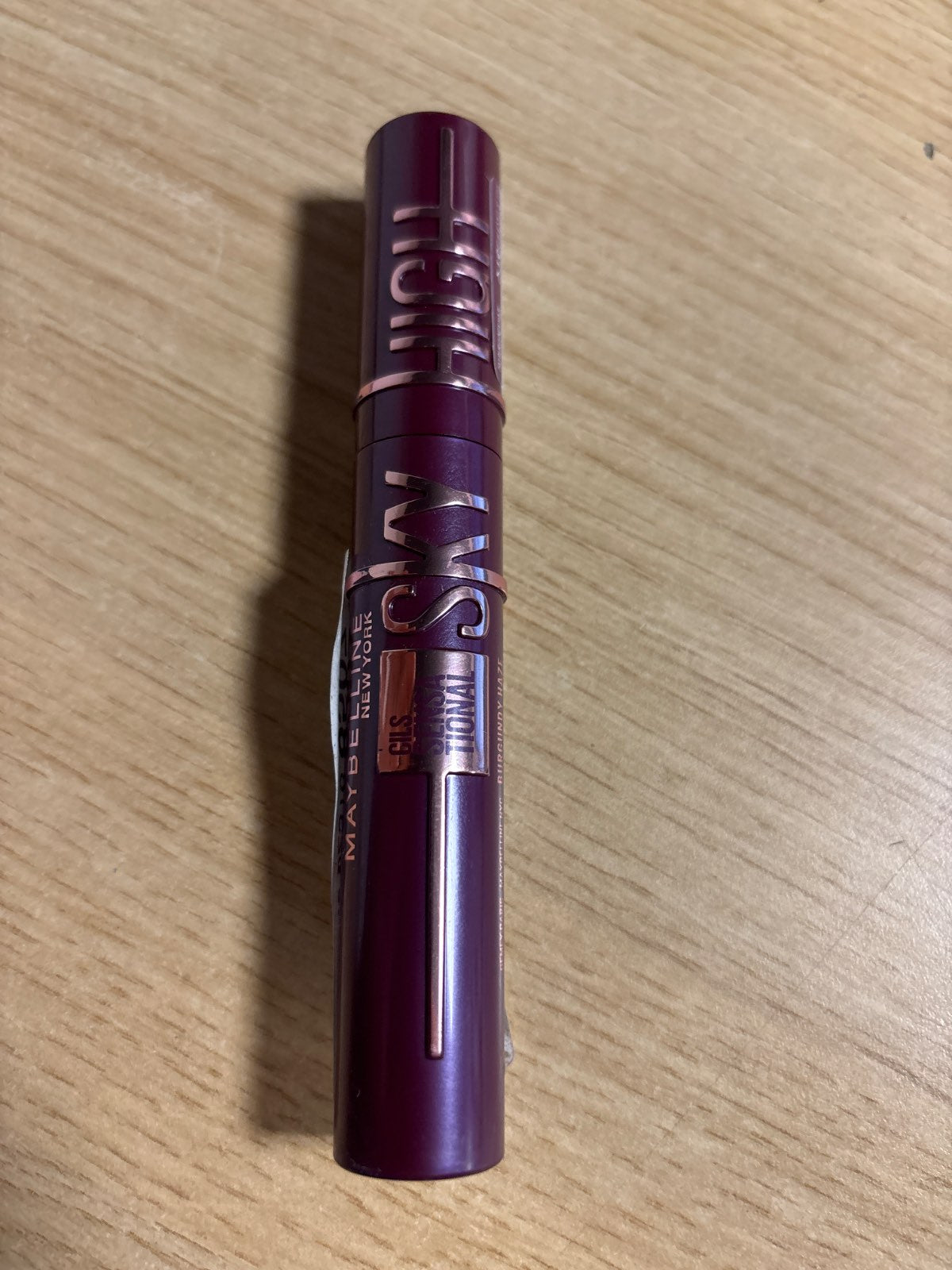 318223 - MAYBELLINE NEW YORK - Rimel për Volum dhe Gjatësi - Sky High - Ngjyrë: Burgundy Haze - 7,2 ml