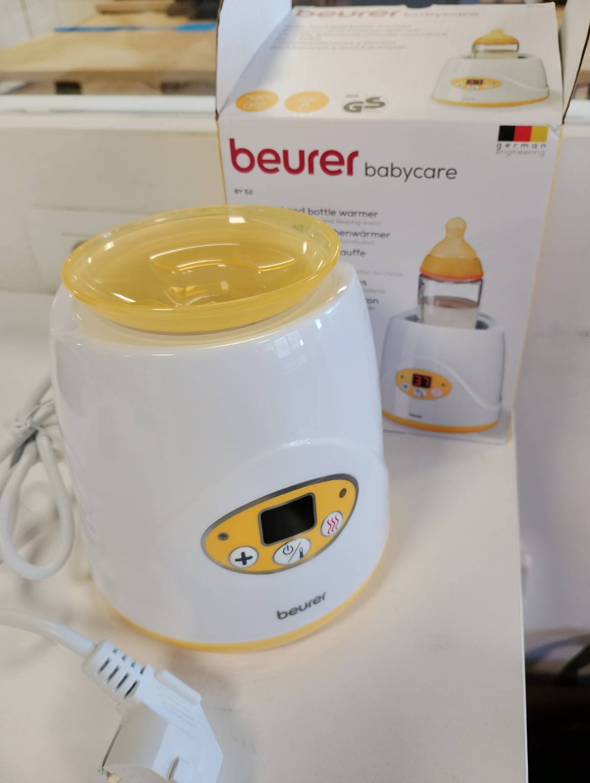 303108 - BEURER BY 52 - Ngrohës ushqimi dhe shishesh për foshnje, Ngroh dhe mban ushqimin për foshnje të ngrohtë, kohë ngrohjeje 8 minuta, ekran dixhital i temperaturës, i përshtatet të gjitha shisheve standarde për foshnje, 1 copë