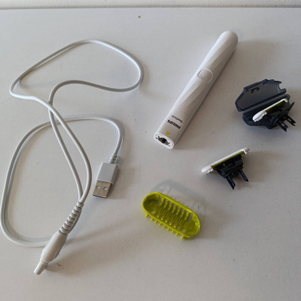 316044 - PHILIPS OneBlade Intime, rruajtje intime, rregullim dhe rruajtje me mbrojtje shtesë të lëkurës, model QP1924/30