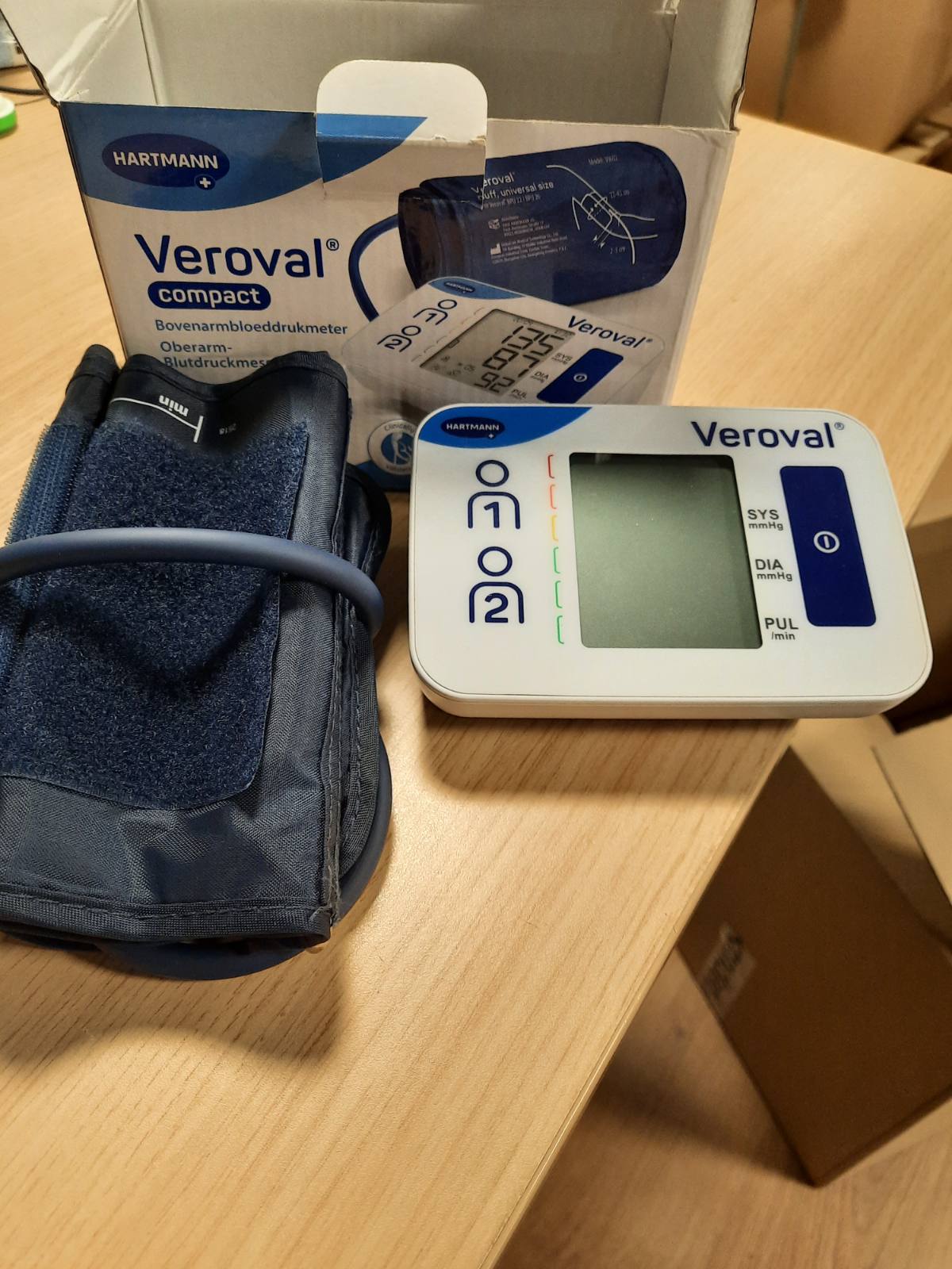 316134 - Veroval Monitori kompakt i tensionit të gjakut për krahun e sipërm, Zbulon aritmitë kardiake