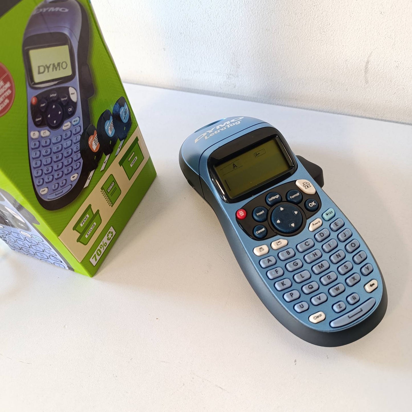 273093 - DYMO Printer Etiketash Dore LetraTag LT-100H | Printer Portativ Etiketash me Tastierë ABC | Përfshin Etiketa Letre, Etiketa Plastike të Bardha dhe Transparente | Ideale për Zyrë dhe Shtëpi