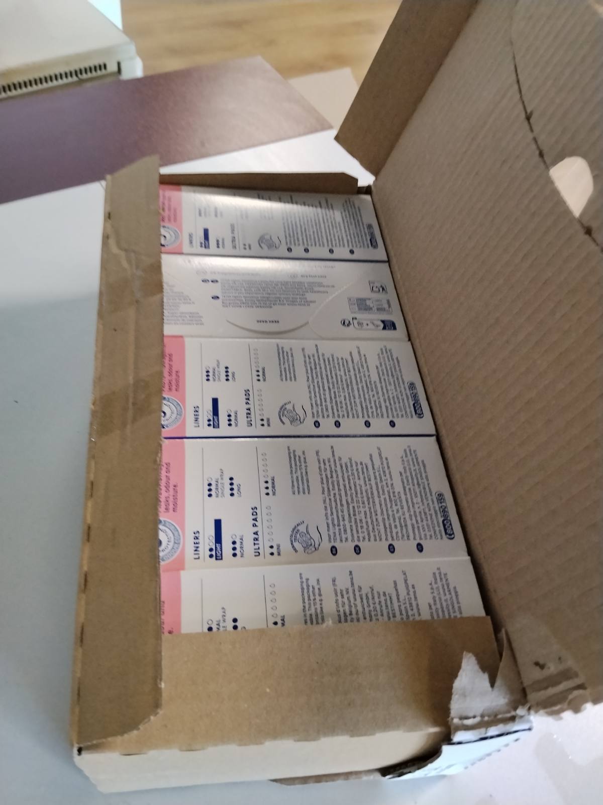 317367 - TENA Lights Sensitive Discreet, pako mujore, 5 pako me nga 28 peceta secila, 140 peceta