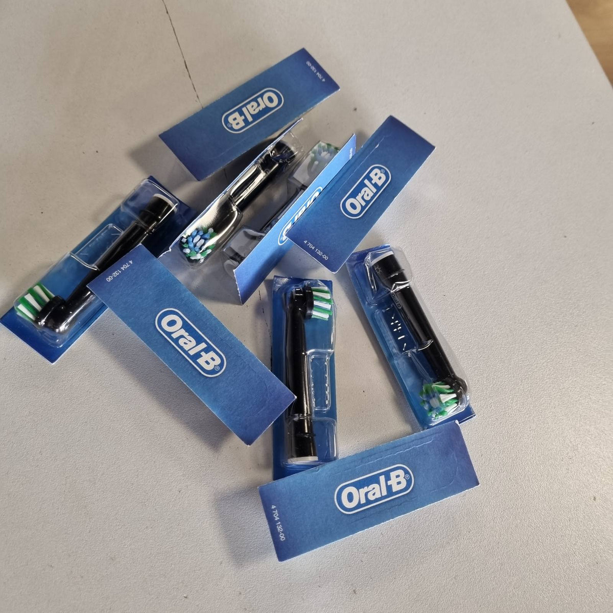 298103 - ORAL-B Koka Furçash Zëvendësuese PRO CrossAction, të Zeza, 9 copë