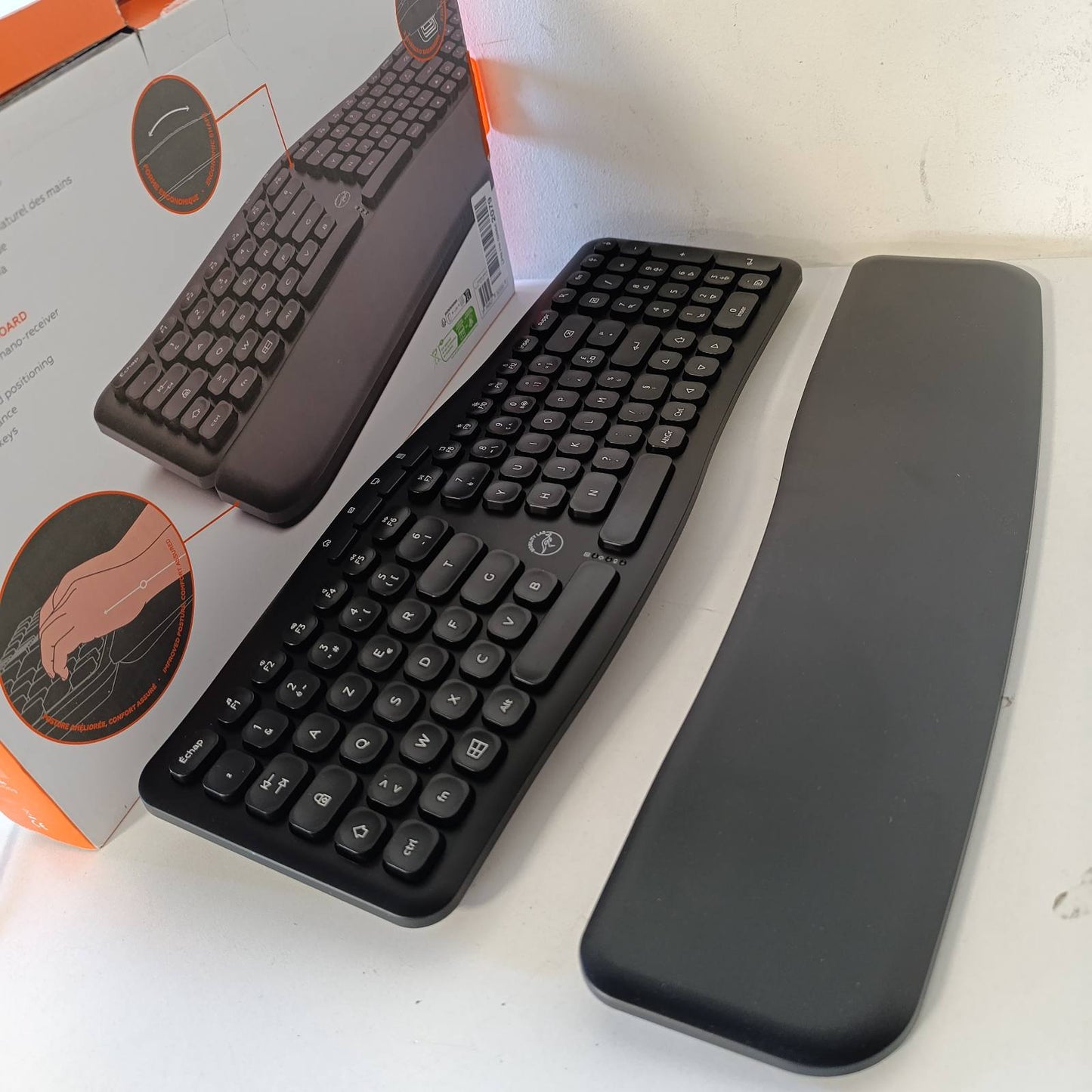 273444 - MOBILITY LAB Tastierë Ergonomike Pa Tel me Mbështetëse Magnetike për Kyçin, Dizajn i Rehatshëm dhe Qëndrim Natyral, Pjerrësi e Rregullueshme, Tastierë Numerike + 16 Taste Shkurtoret, E Përputhshme me Windows