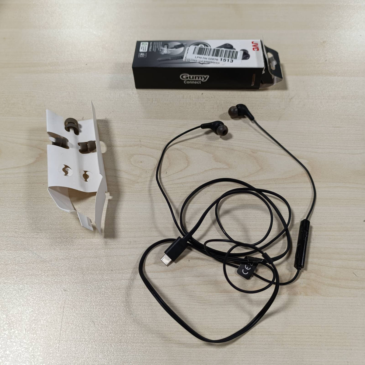 320161 - JVC HA-FR9UC-B, Kufje me Tel Gumy Connect USB Type-C, Tingull i Fuqishëm dhe i Qartë, Telekomandë për Ndezje/Fikim të Mikrofonit, 3 Butona, HA-FR9UC-B (E Zezë)
