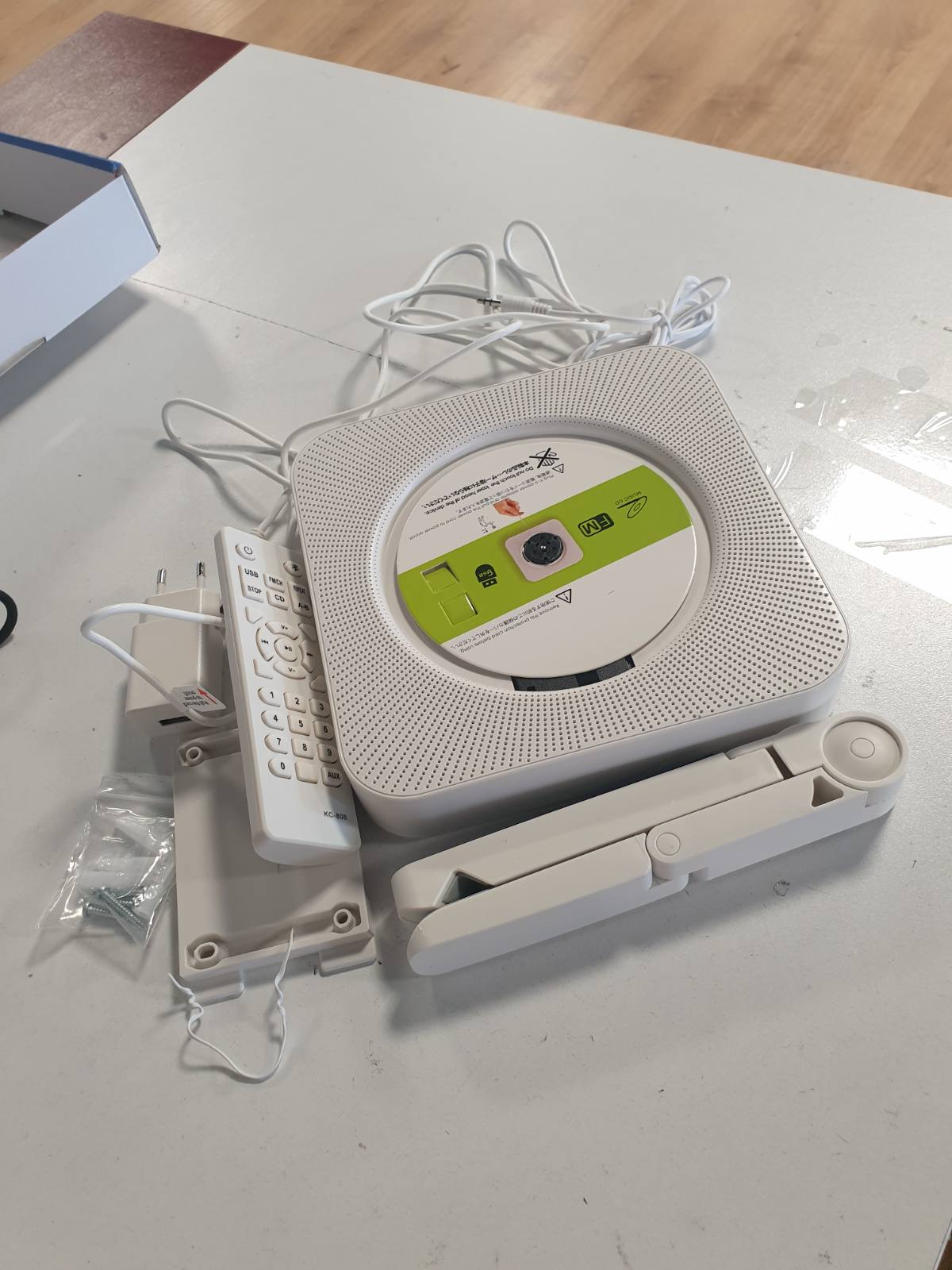 273186 - Adirigo CD player portativ për tavolinë me Bluetooth - CD player muzikor shumëfunksional i montuar në mur me altoparlantë HiFi të integruar, mini boombox me CD audio me telekomandë (i bardhë)