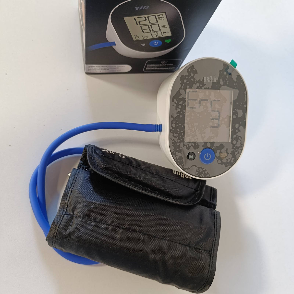 316232 - BRAUN Monitor tensioni i gjakut ExactFit™ 2, saktësi e provuar klinikisht, ekran me kod ngjyrash, manshetë universale, për përdorim jo-komercial, BUA4050