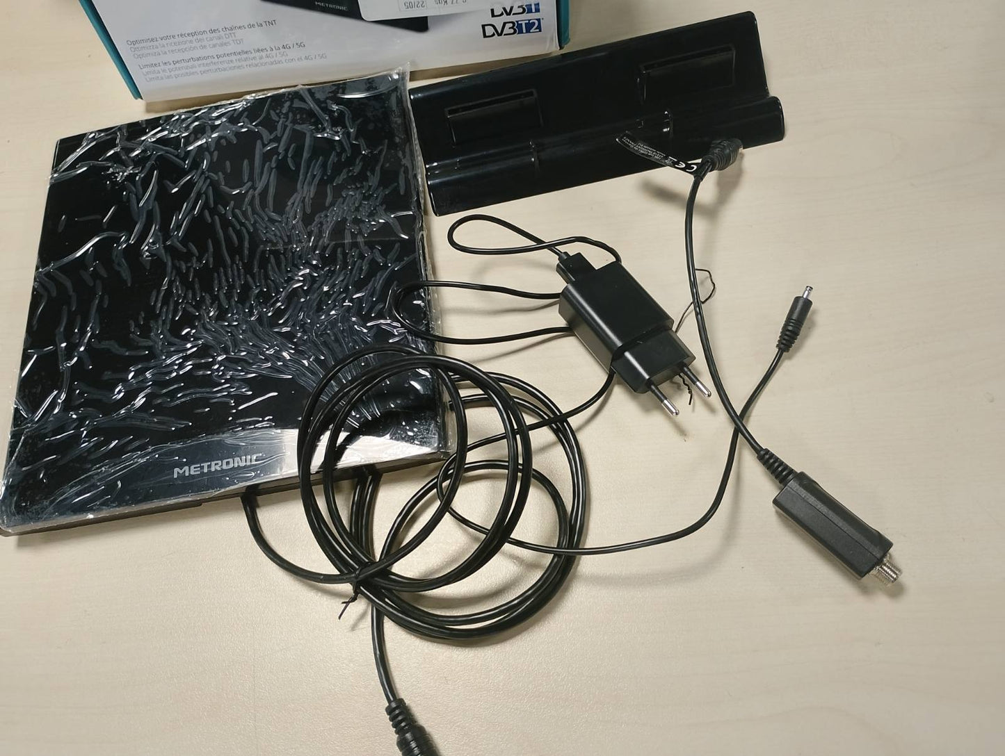 276491 - METRONIC ANTENË HDTV 416975, e brendshme, ekstra e sheshtë, rezolucion i lartë, 55dB, e zezë