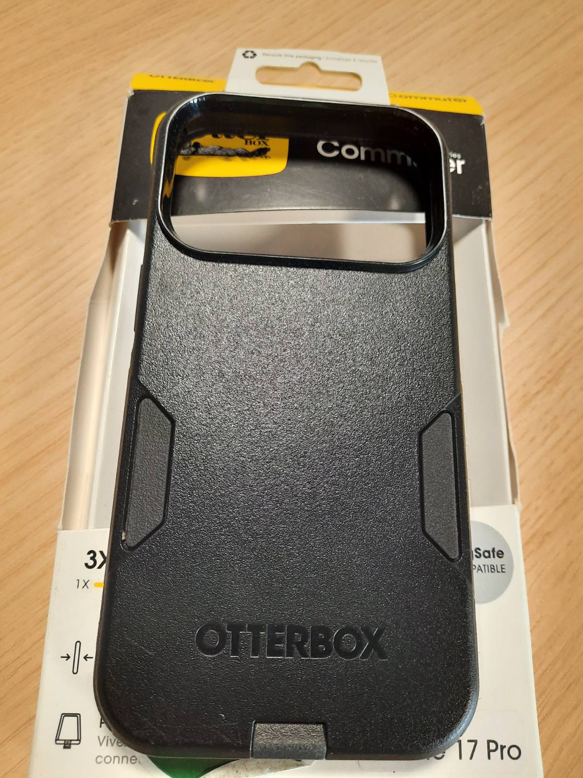 305239 - OTTERBOX Mbështjellëse Commuter MagSafe për iPhone 17 Pro, e zezë