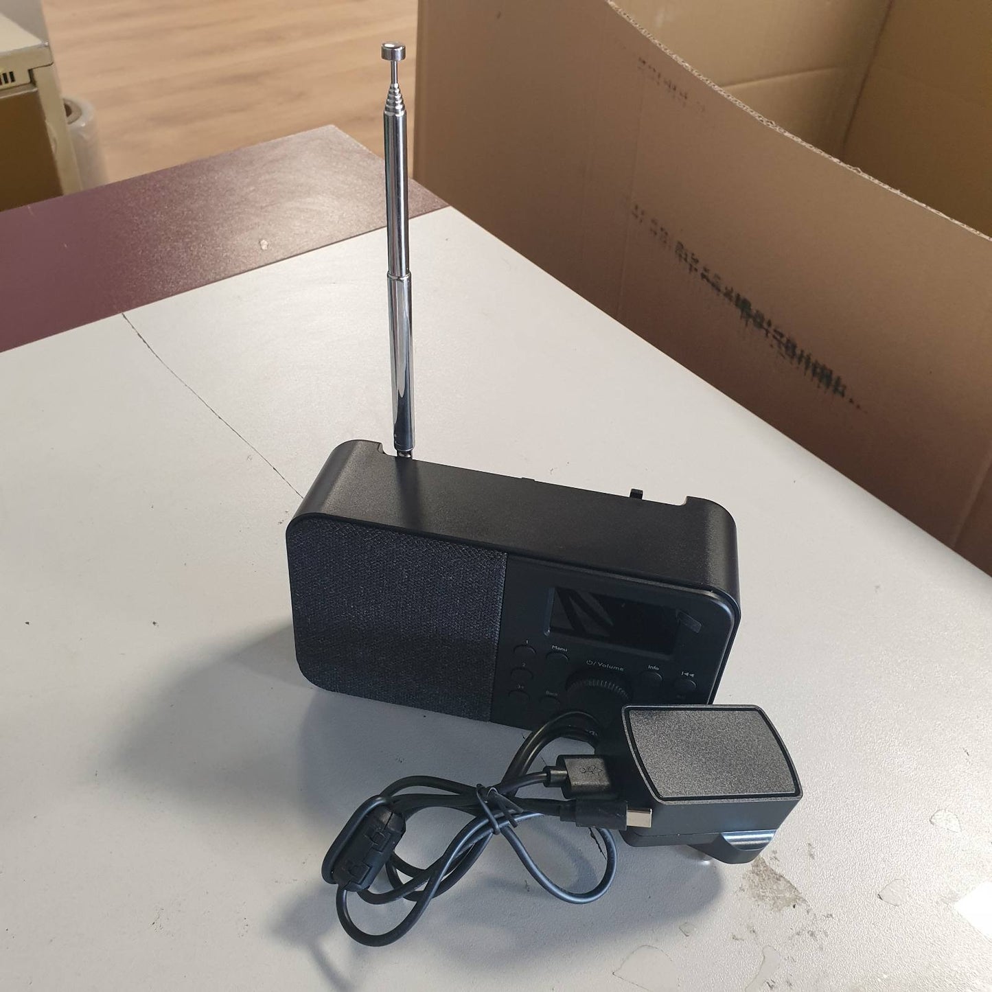 272924 - MANGOKIT SR-L, Radio Interneti me Wi-Fi, Radio Portative DAB me Bluetooth – DAB+, FM, Podcast, 150 Të Preferuara, Orë me Alarm Radioje, Prizë për Kufje, Kohëmatës Gjumi, E Zezë