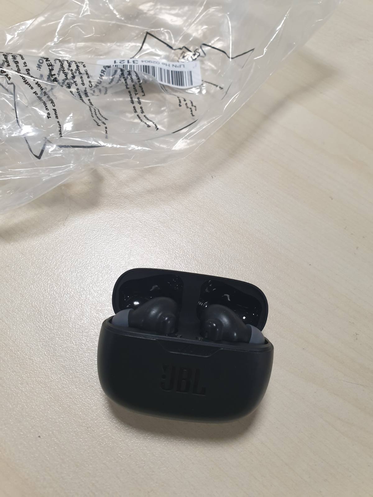 272887 - JBL WAVE BEAM 2, kufje Bluetooth pa tel me anulim zhurme, jetëgjatësi baterie 40 orë, tingull JBL me bas të pastër, dizajn me pjesën e pasme të mbyllur, lidhje me shumë pika, ngjyra: të zeza