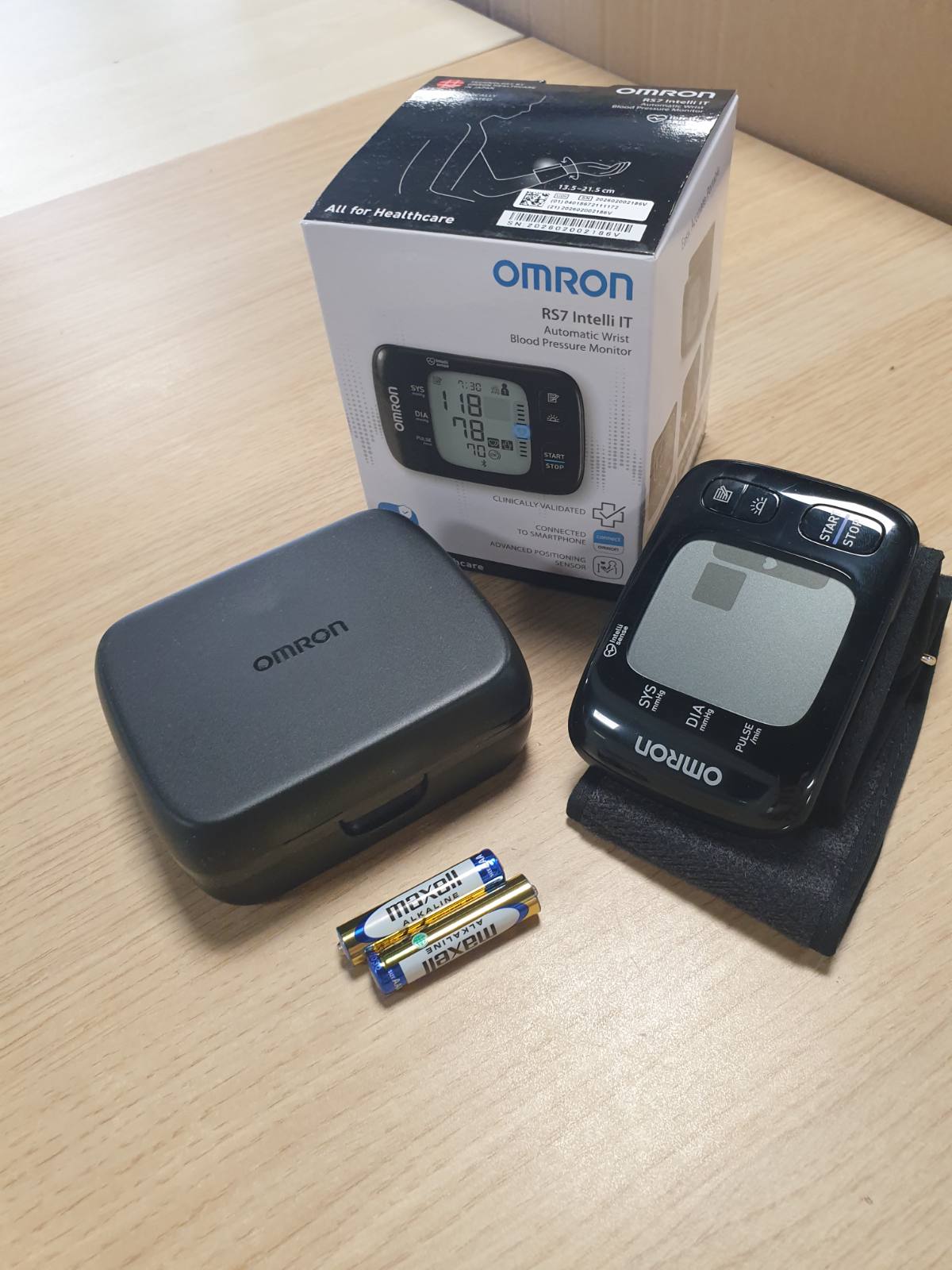 315458 - INTELLI IT, monitor dixhital i tensionit të gjakut në kyçin e dorës, i pajtueshëm me Bluetooth, i përshtatshëm për individë mbipeshë, i validuar klinikisht.