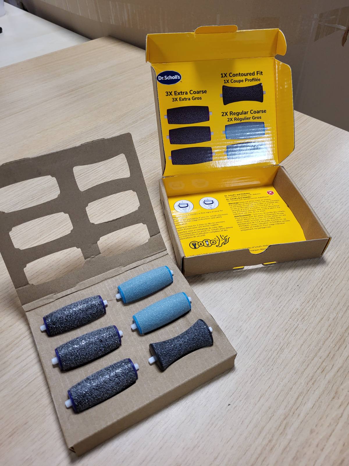 317261 - RROTULLA ZËVENDËSUSE DR. SCHOLL PËR HEQËS ELEKTRONIK TË KALLUSEVE – HEQ KALLUSET E TRASHA, 3 HERË EKSTRA TË FORTA, 2 HERË TË RREGULLTA, 1 HERË SHTOJCË KONTURI, TË LAHET, ME KRISTAL DIAMANTI DHE MINERALE DETARE
