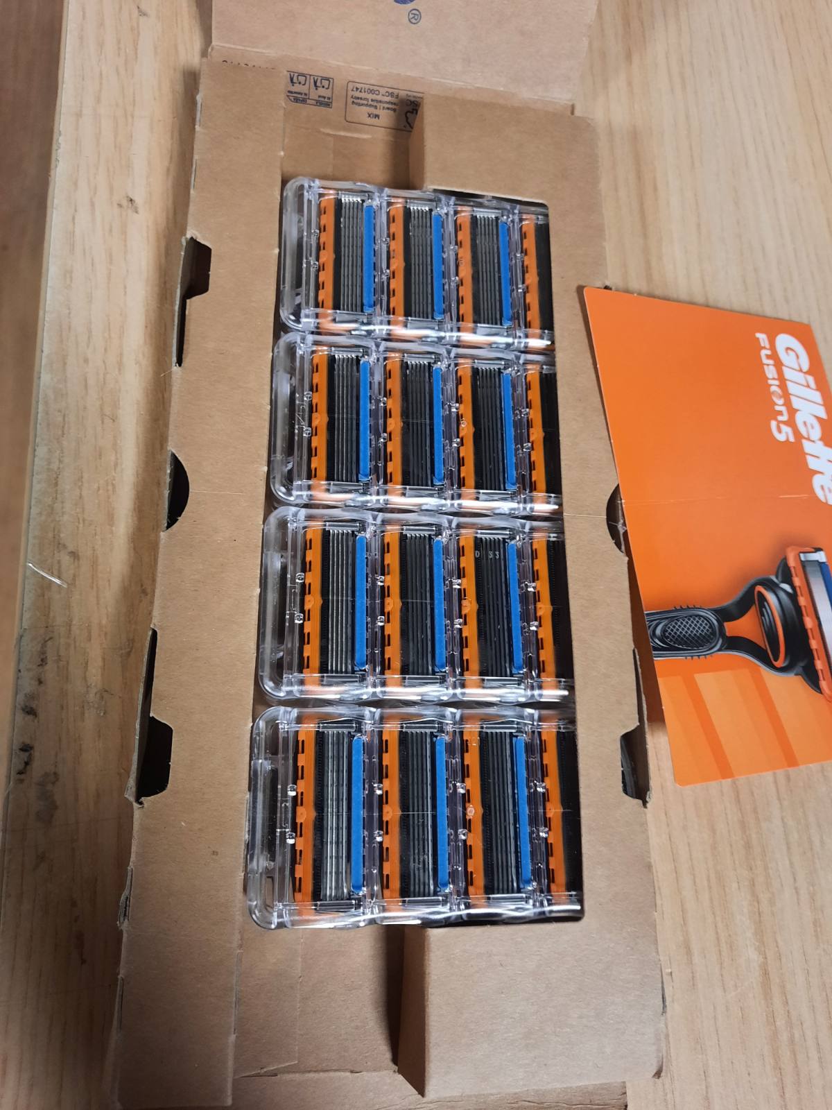 298009 - GILLETTE Brisqe rroje Fusion5, 16 tehe zëvendësuese origjinale, tehe për burra me shirit lubrifikues