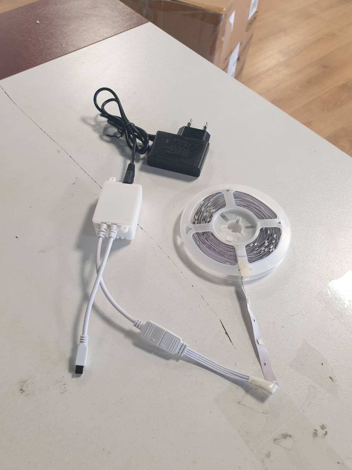 216291 - HOVVIDA Shirit LED 5M, 30 LED/Metër, RGB 24V, 150 LED, Aplikacion dhe Telekomandë