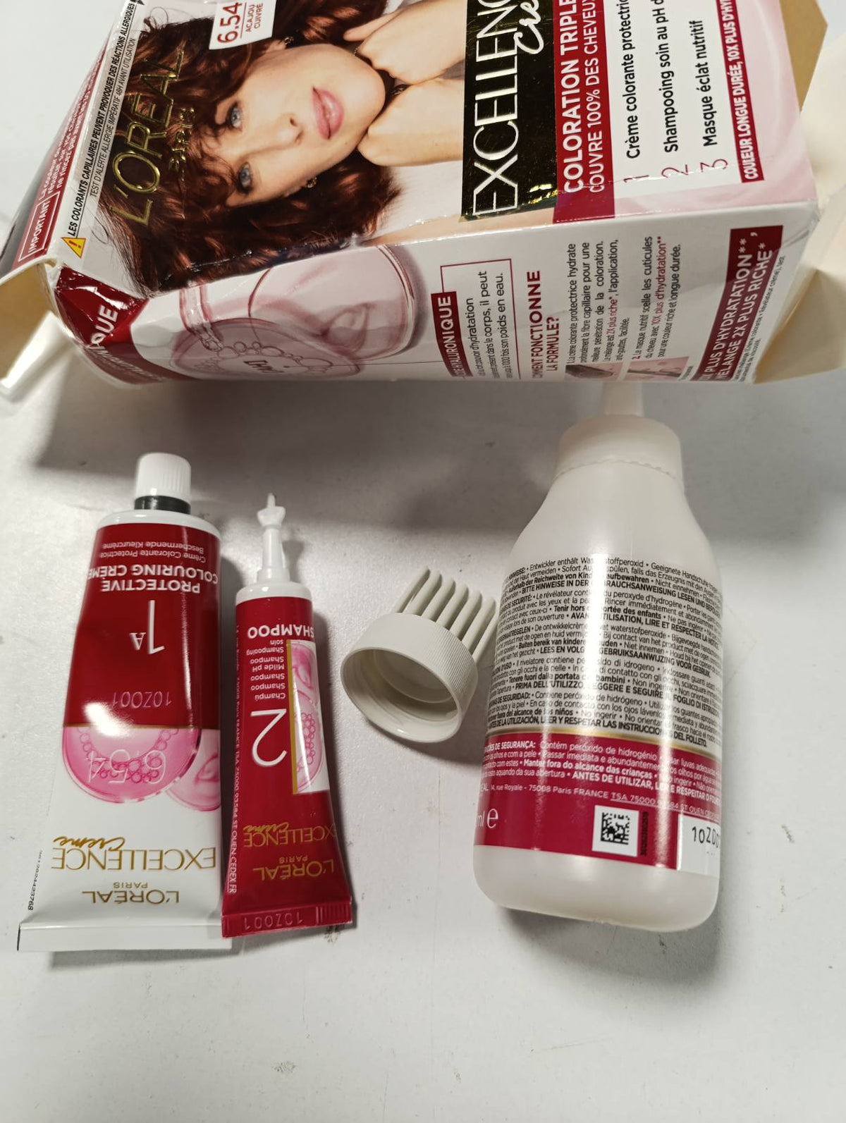 300927 - L'ORÉAL PARIS Ngjyrë e përhershme për flokë Excellence Crème, Mbulon 100% flokëve gri, Nuanca: Mahagoni bakri (6.54)
