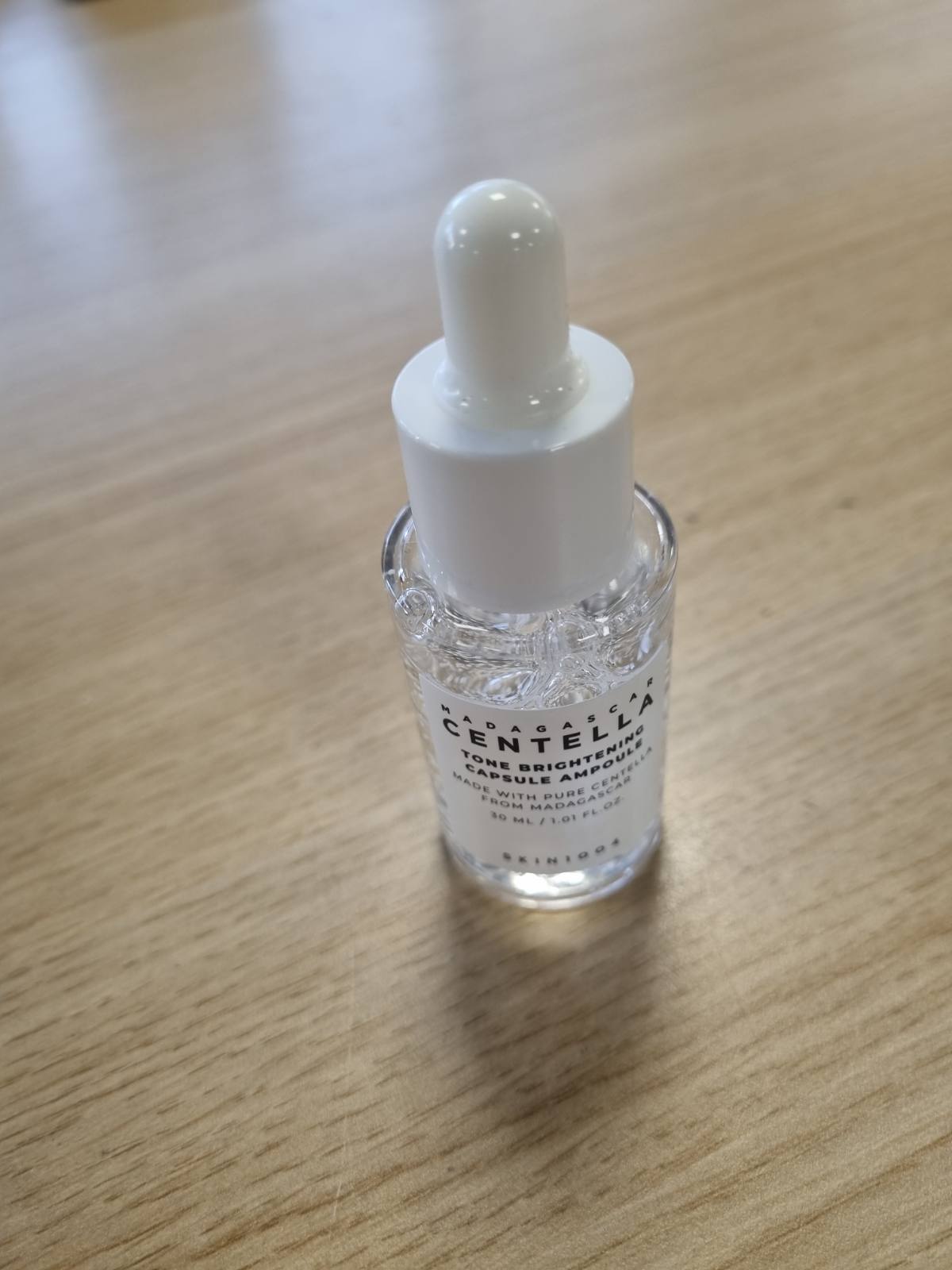 300844 - SKIN1004 Ampulë ndriçuese toni Madagascar Centella, Serum korean me niacinamide, 30 ml