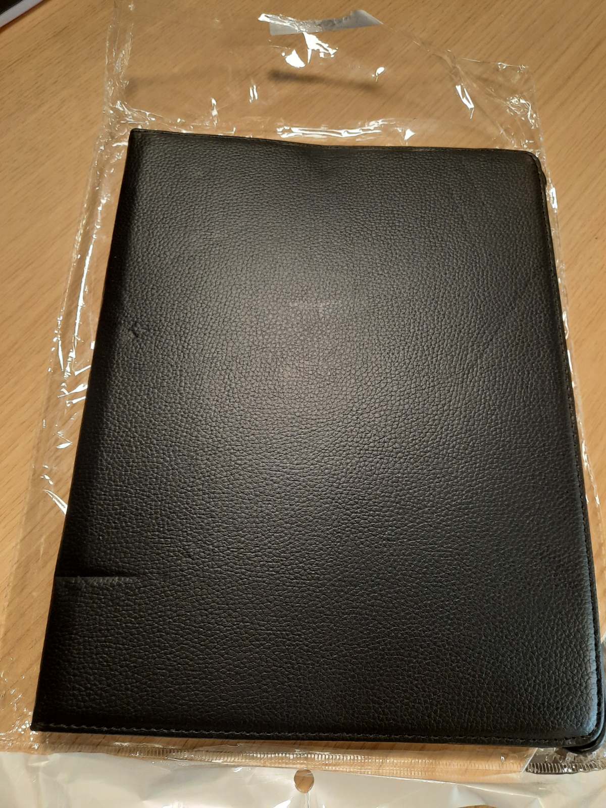 299766 - WORLD BIZ Mbulesë mbrojtëse për iPad Pro 12.9 inç (gjenerata e 6-të / e 5-të / e 4-të 2022 / 2021 / 2020), mbështetëse rrotulluese 360 gradë, Lëkurë Folio, Mbulesë inteligjente, Modaliteti automatik i gjumit/zgjimit, e zezë