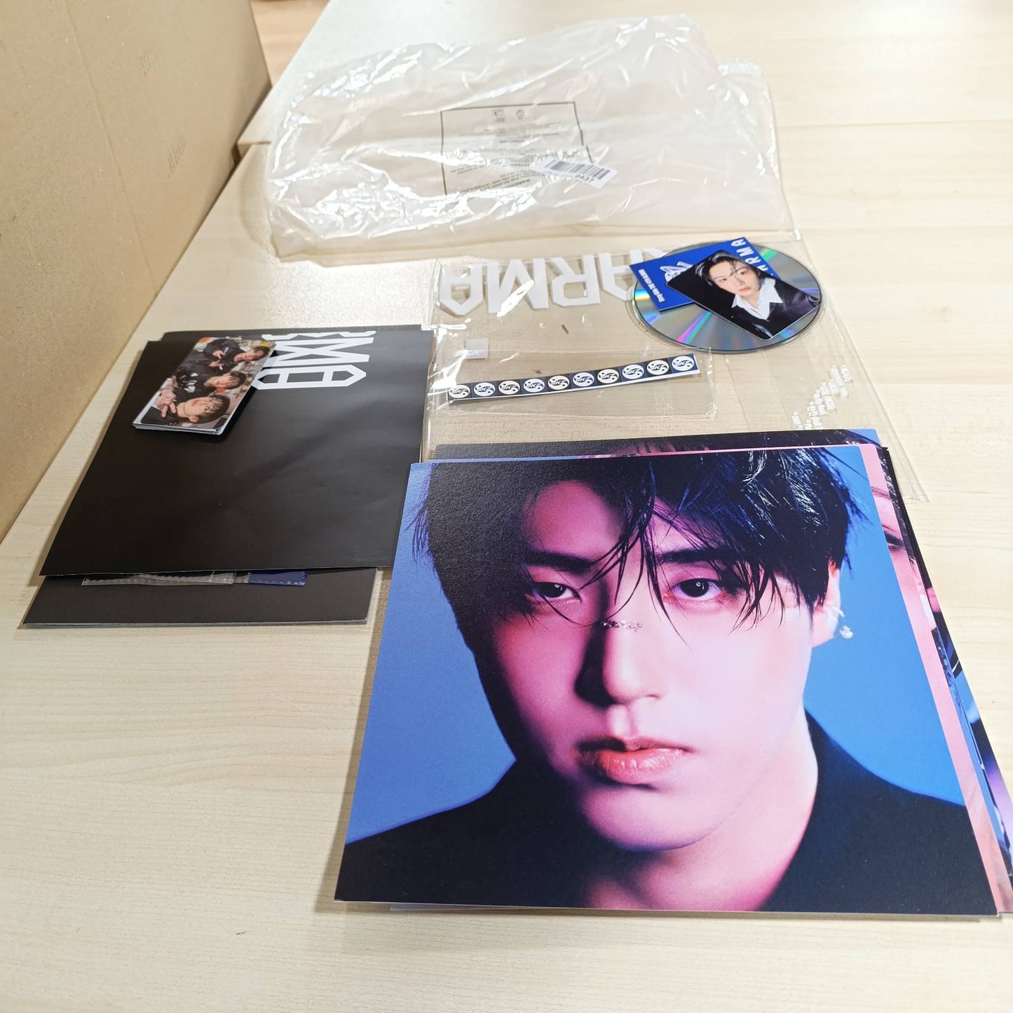 183690 - STRAY KIDS Albumi i 4-të, Versioni i Limituar KARMA, me Postër në Paketë