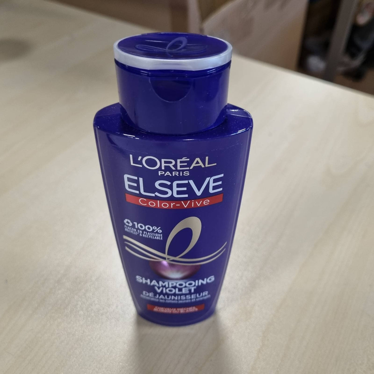 301366 - L'ORÉAL PARIS Shampo Vjollcë - 200 ml, Për flokë bjondë, të zbardhur, të theksuar ose të bardhë, Neutralizon tonet e verdha dhe portokalli