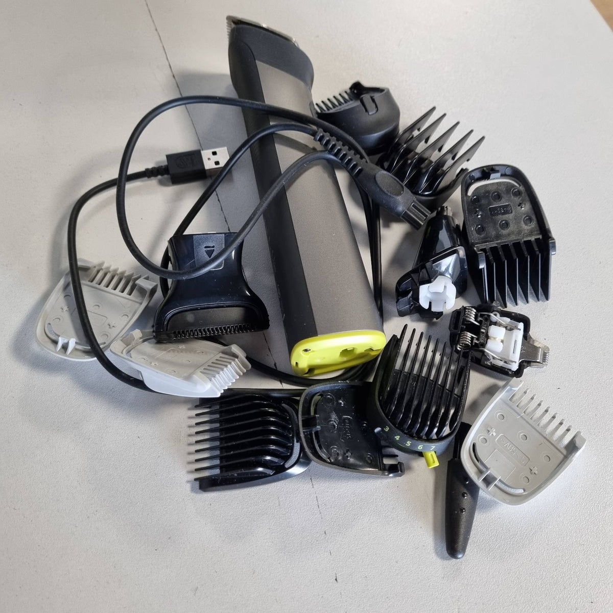 296590 - Philips Multigroom Seria 7000 me 19 aksesorë – Trimer, rroje dhe makinë prerëse për mjekrën, hundën, flokët dhe trupin; me tehe metalike që mprehen vetë dhe 26 nivele gjatësie (0,5-20 mm), modeli MG7962/30