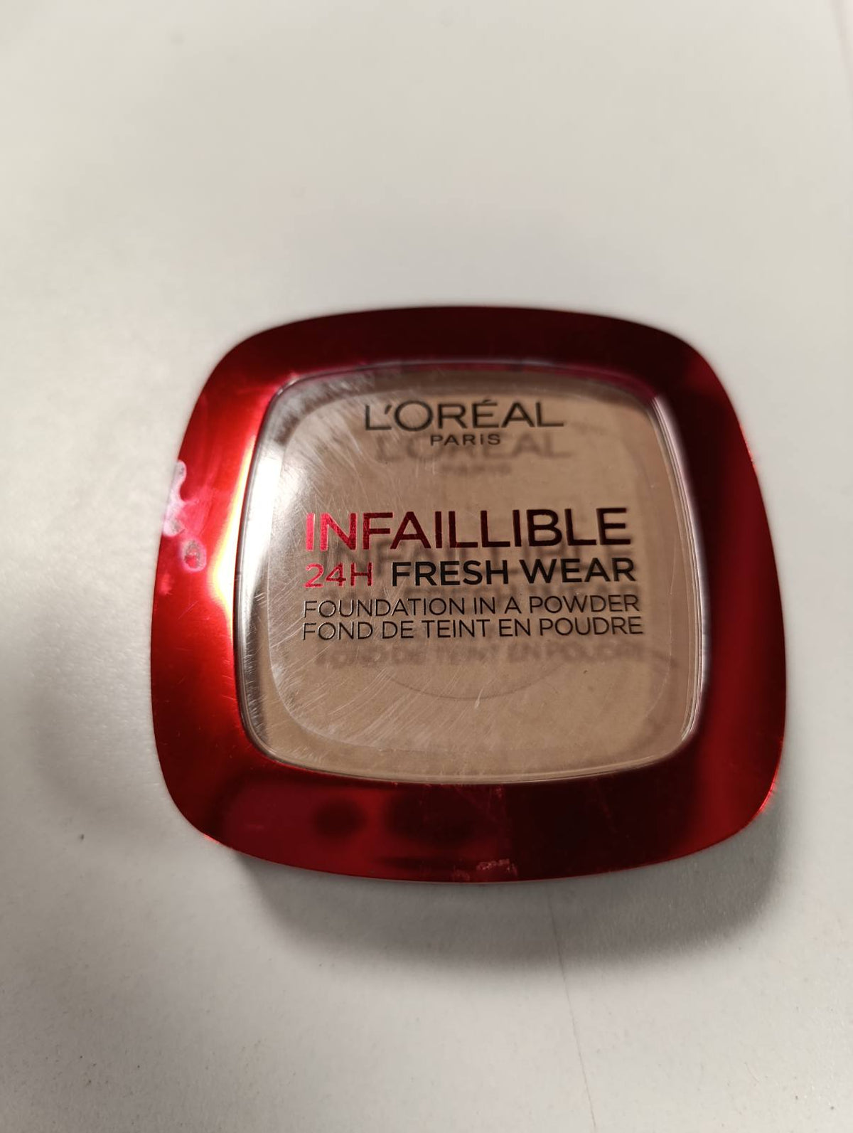298524 - L'ORÉAL PARIS Fondatinë Pudre me Qëndrueshmëri të Gjatë - Rezistent ndaj Ujit - I Pagabueshëm, Qëndrueshmëri e Freskët 24H - Nuanca: Skin Beige (130) - 9 g