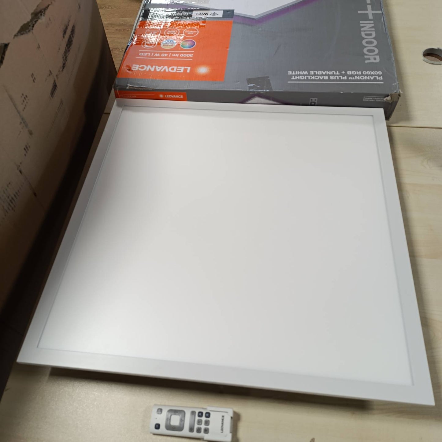 213149 - LEDVANCE Dritë tavani, e bardhë, 40W, 3000-6500K, 60x60 cm, dritë muri me errësim, teknologji RGB